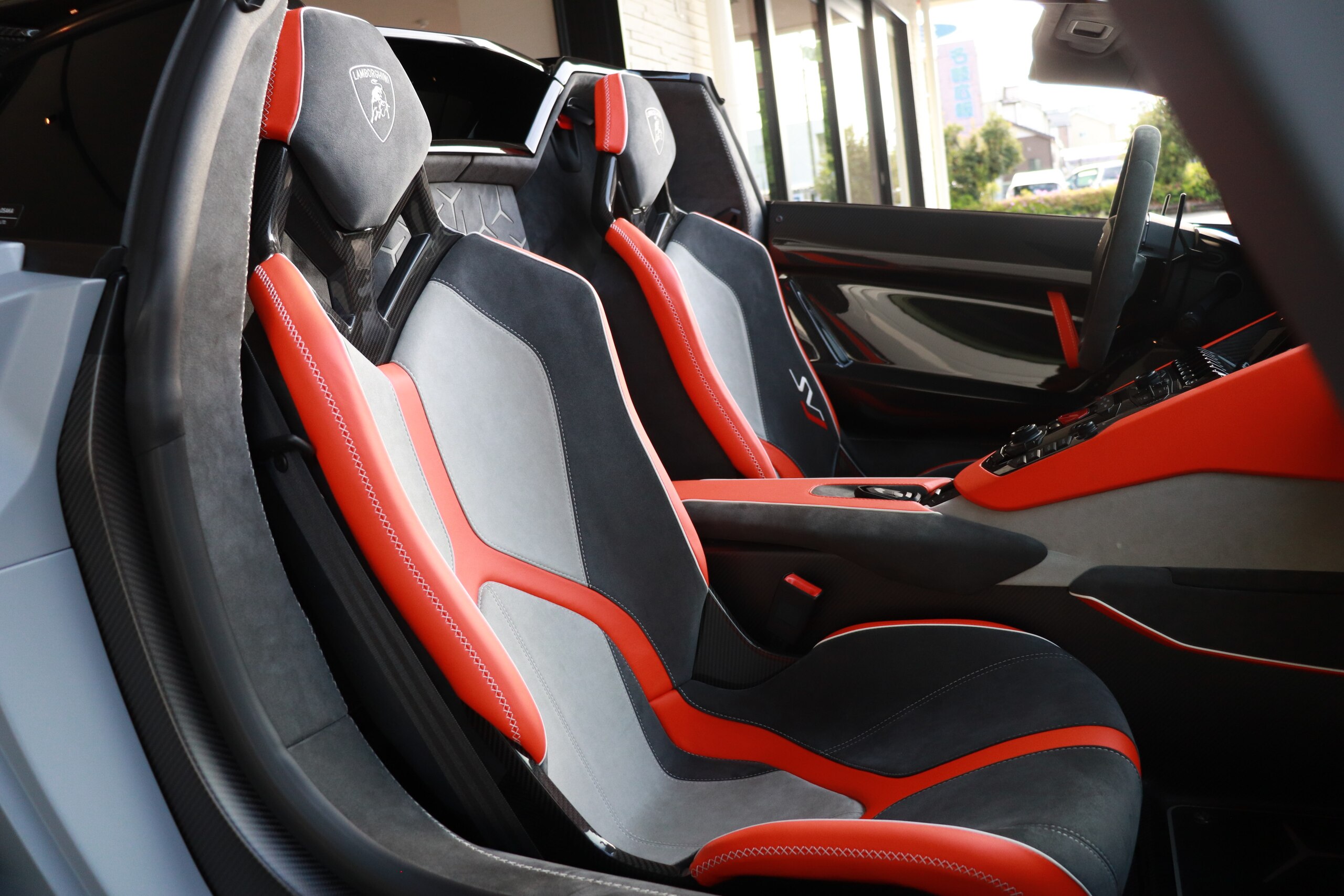 2021 Lamborghini Aventador Roadster SVJ 63 — Photo 18 / 21