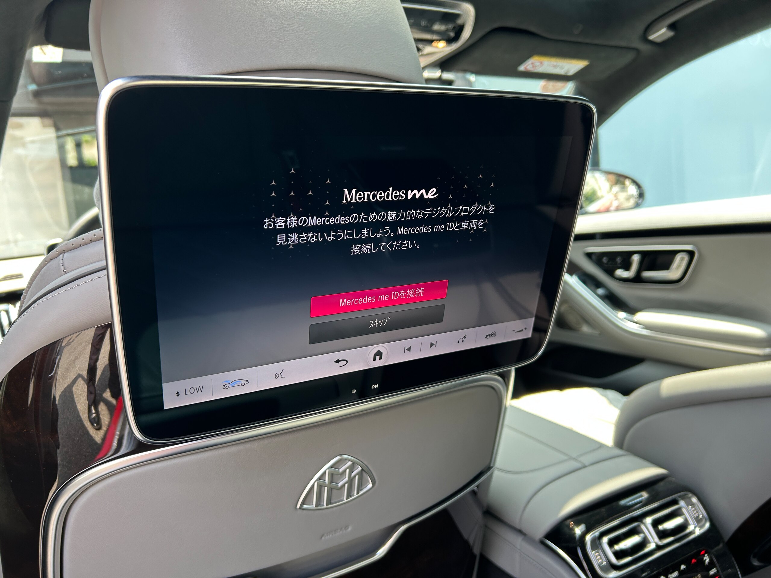 2025 Mercedes Benz Maybach S680 — Photo 9 / 40