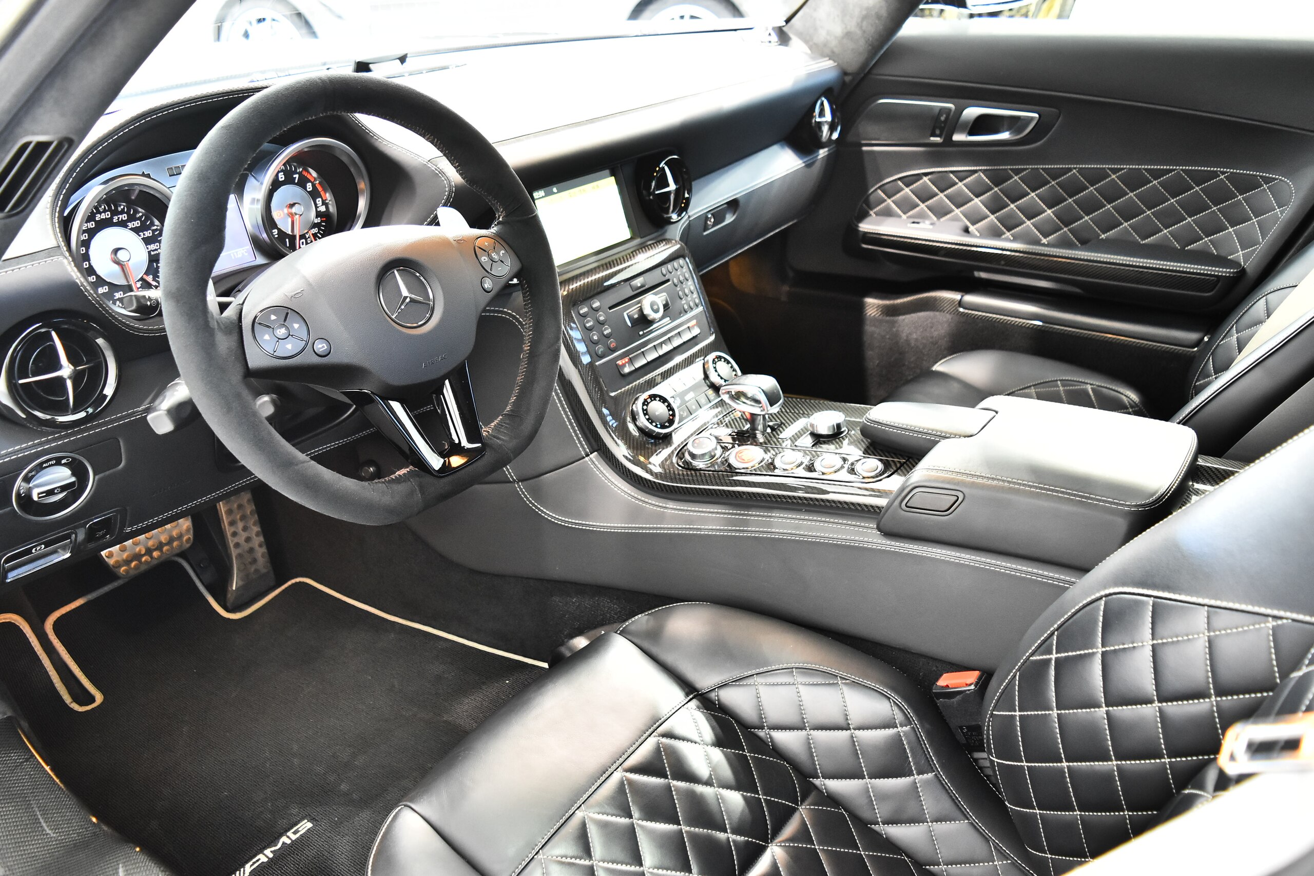 2014 Mercedes Benz SLS AMG GT FINAL EDITION — Photo 7 / 19