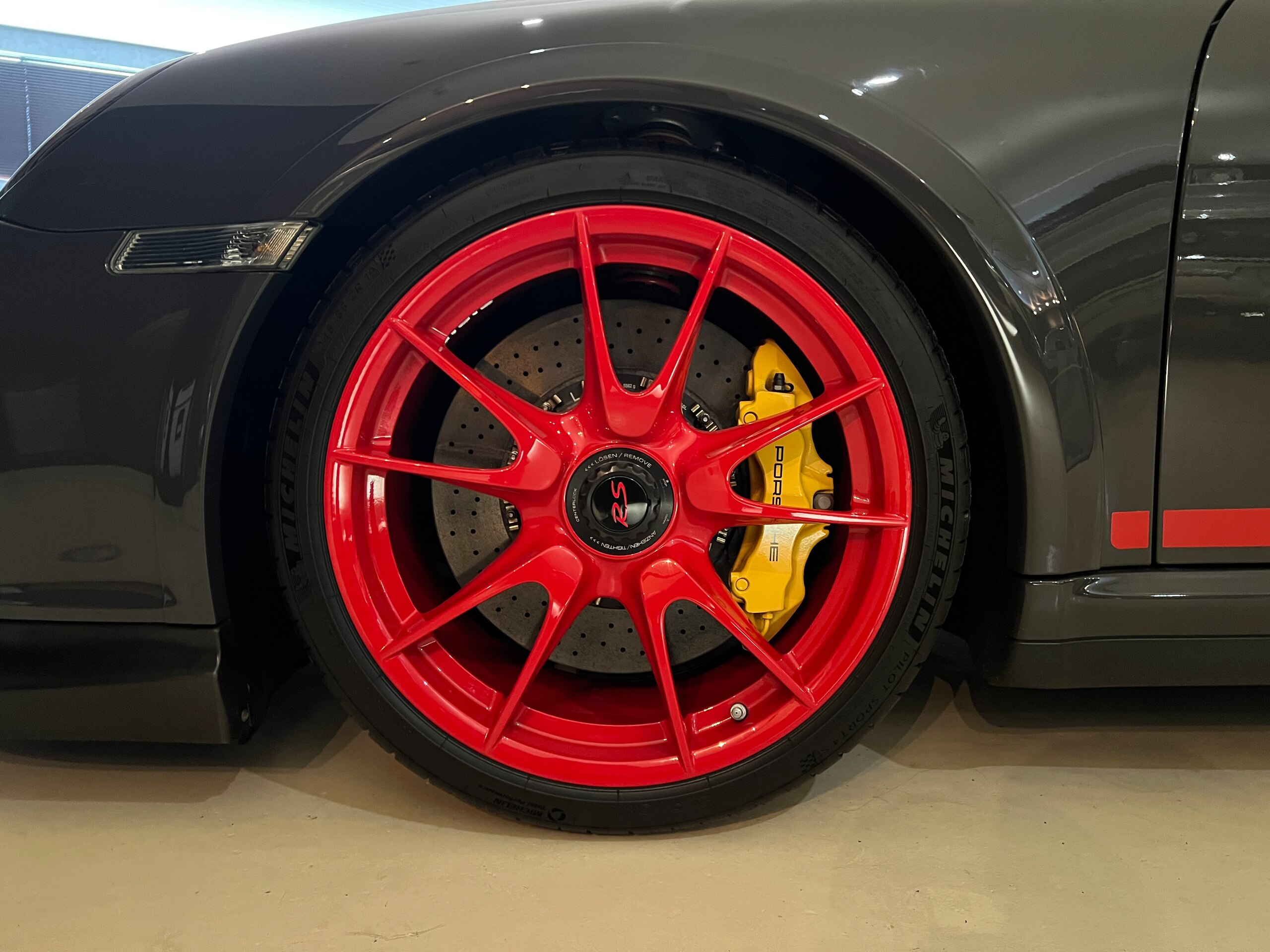 2010 Porsche 911 GT3 RS — Photo 34 / 35