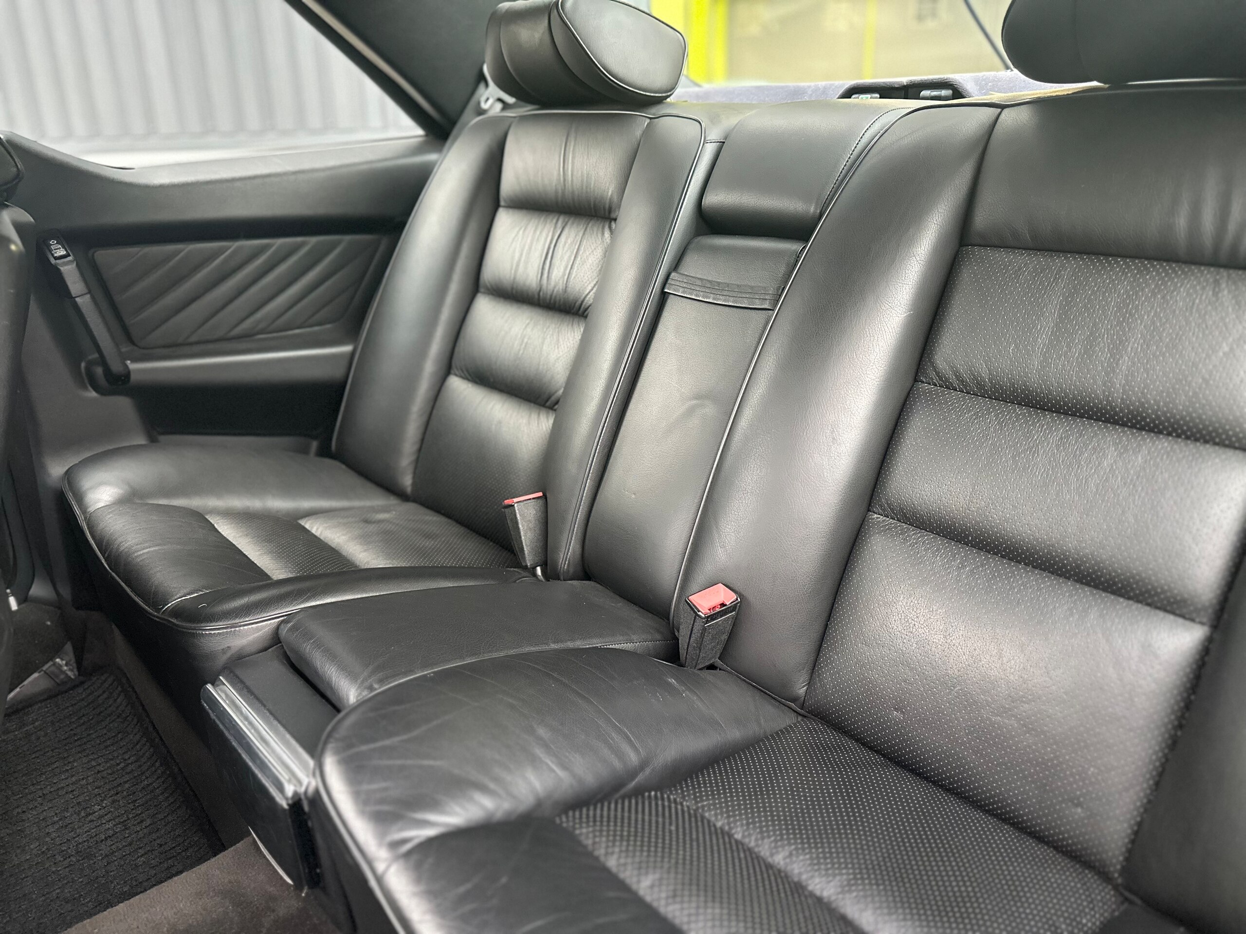 1991 Mercedes Benz 560SEC — Photo 14 / 17