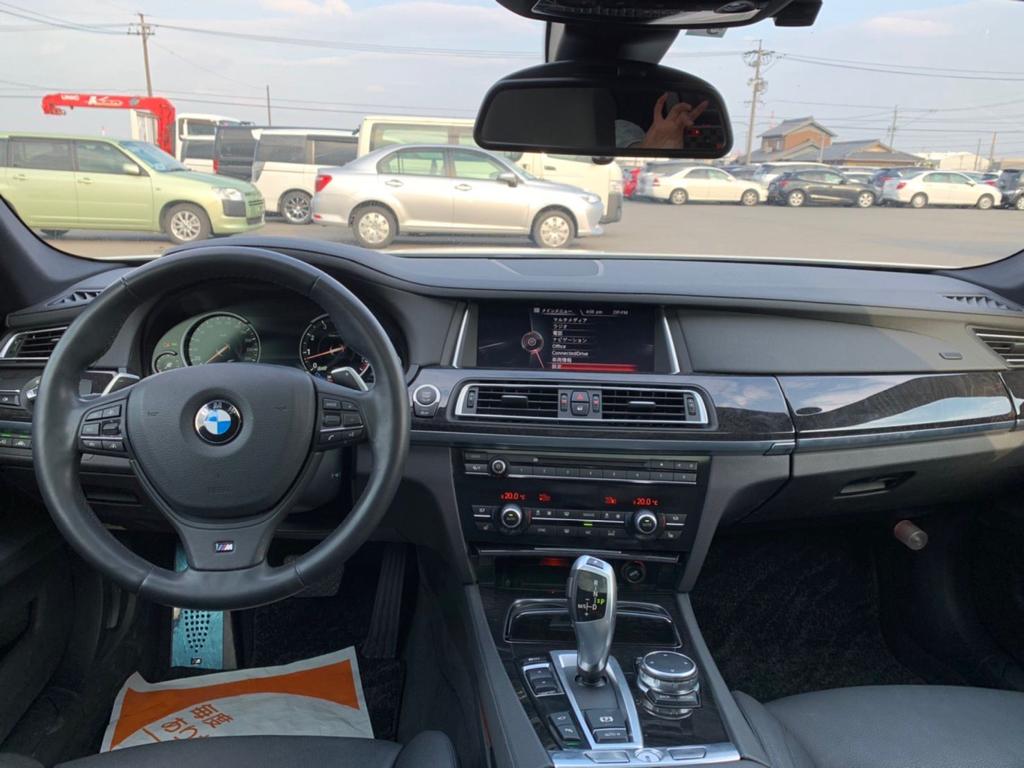 2015 BMW 740i M Sport — Photo 16 / 27