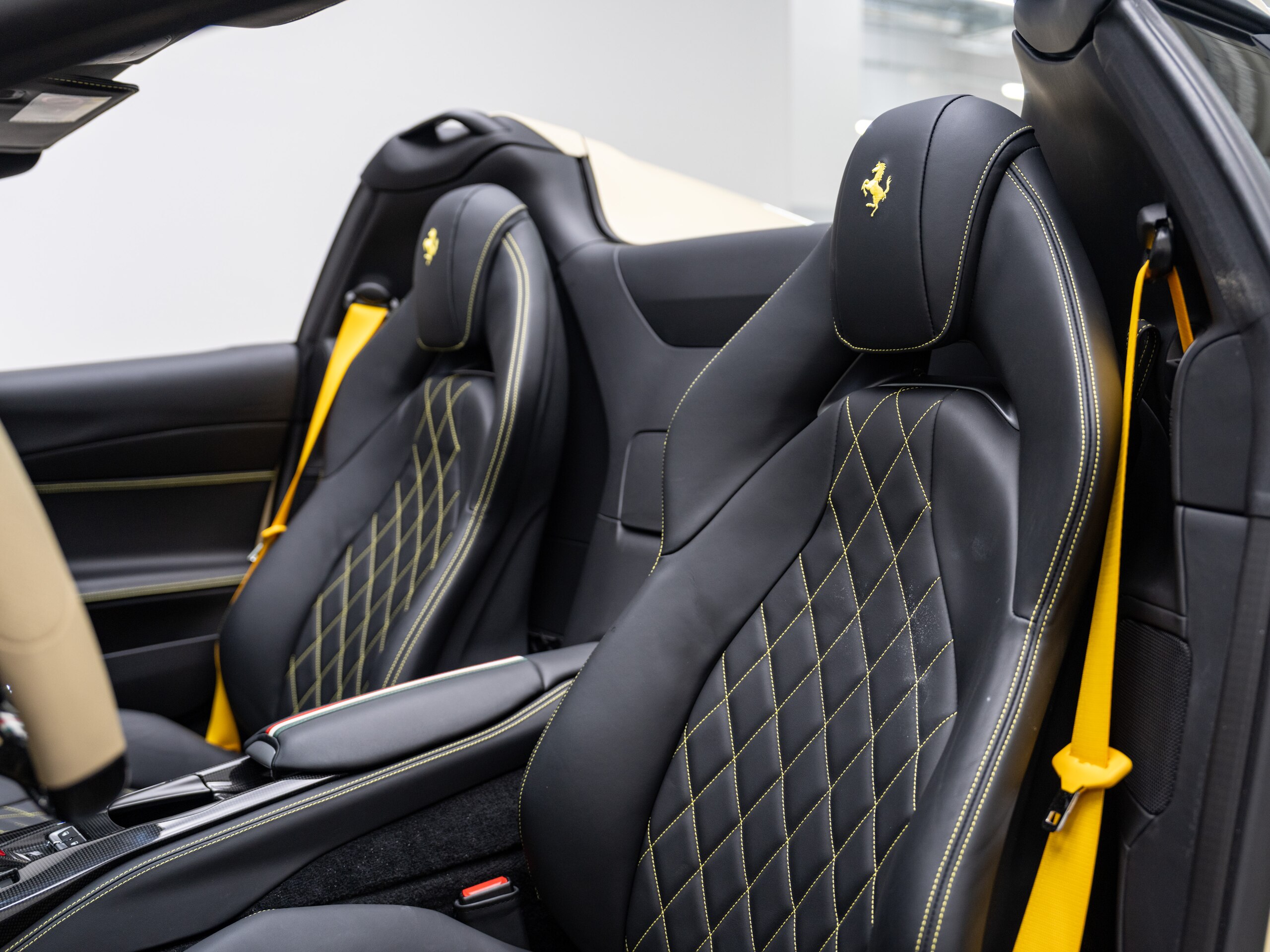 2023 Ferrari 812GTS — Photo 25 / 32