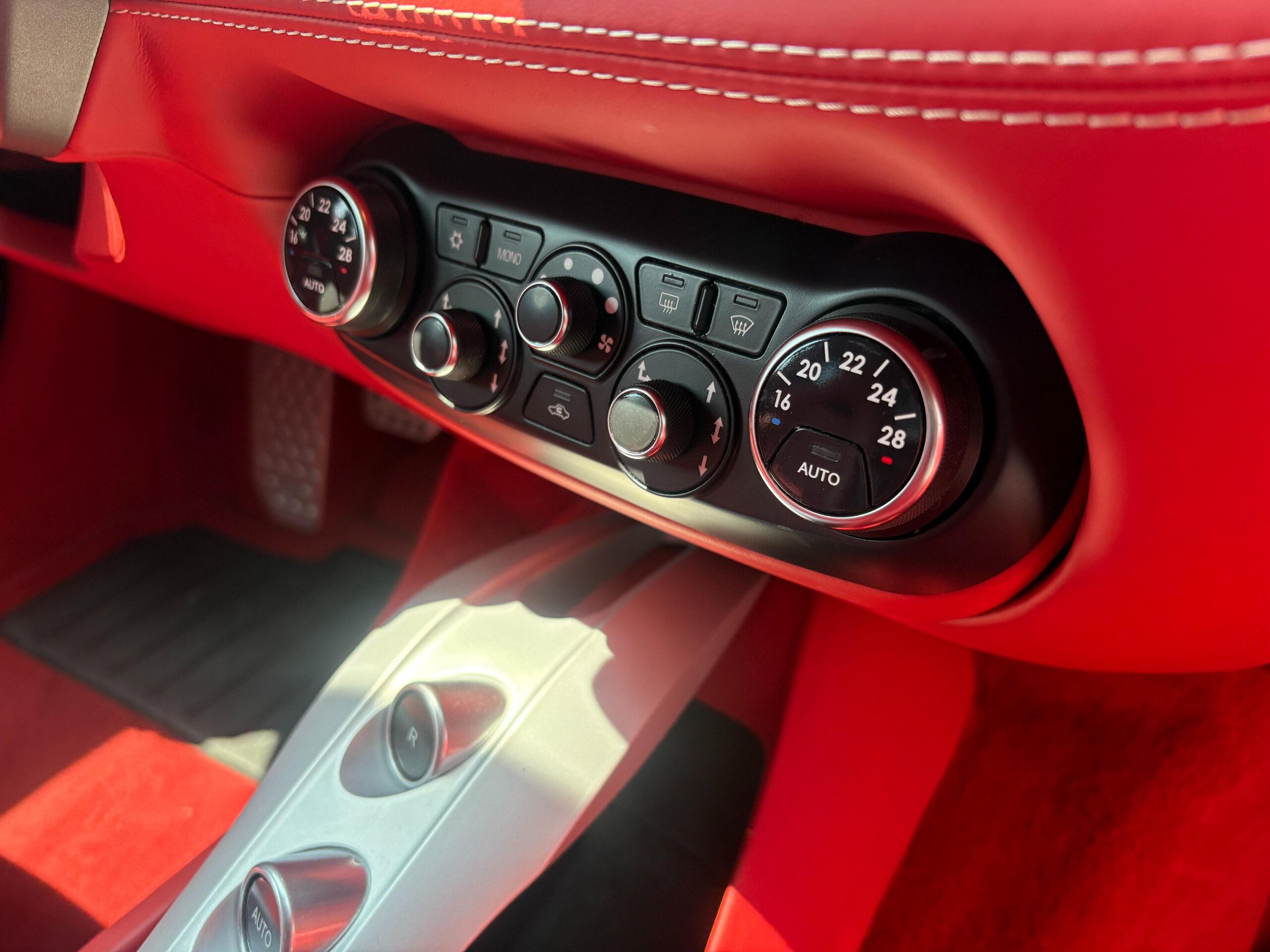 2013 Ferrari F12 Berlinetta — Photo 6 / 12