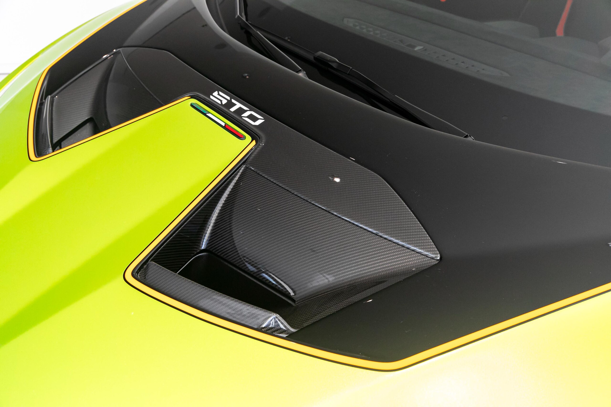 2023 Lamborghini Huracán STO — Photo 6 / 27