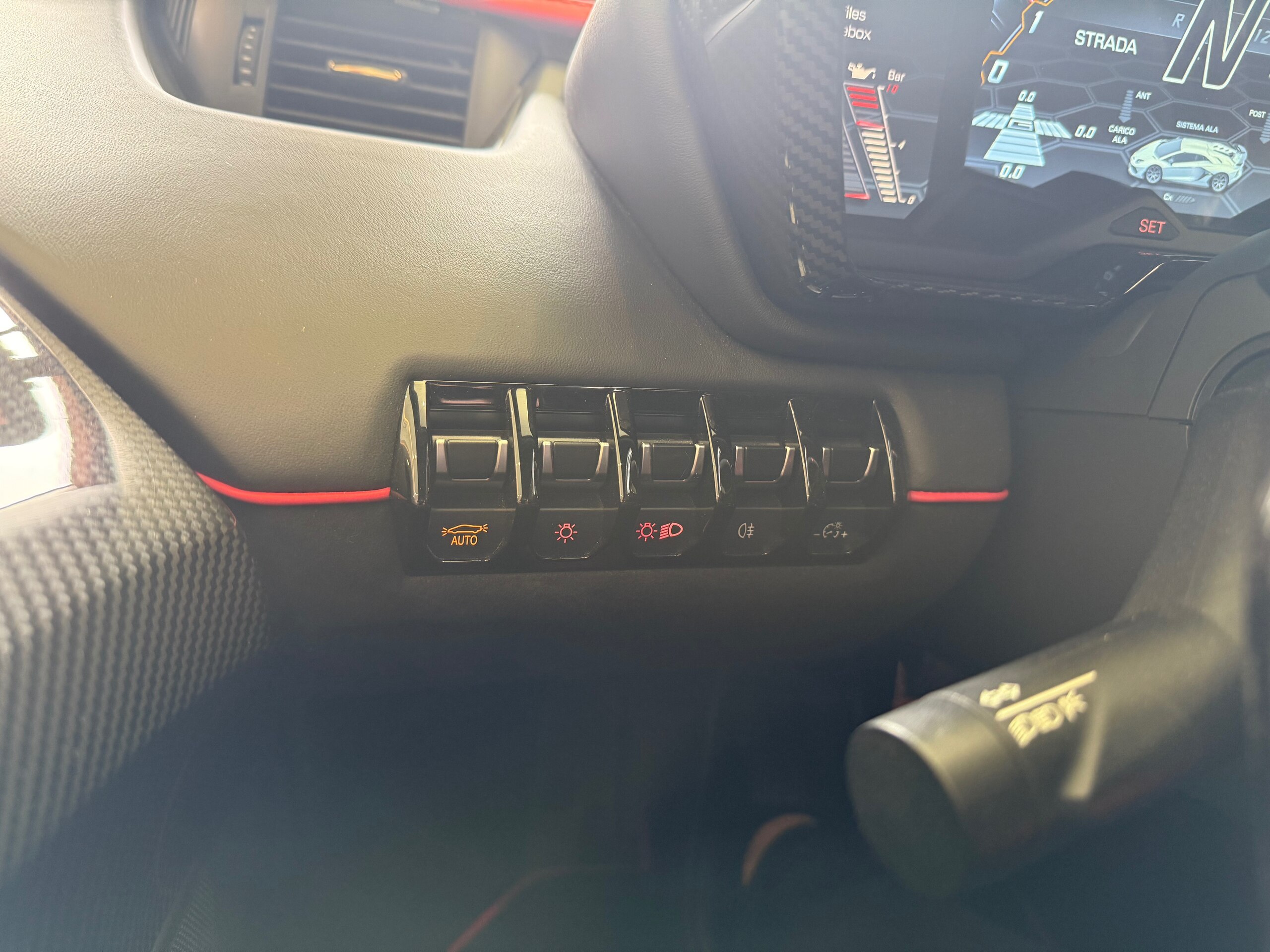 2019 Lamborghini Aventador SVJ — Photo 21 / 22