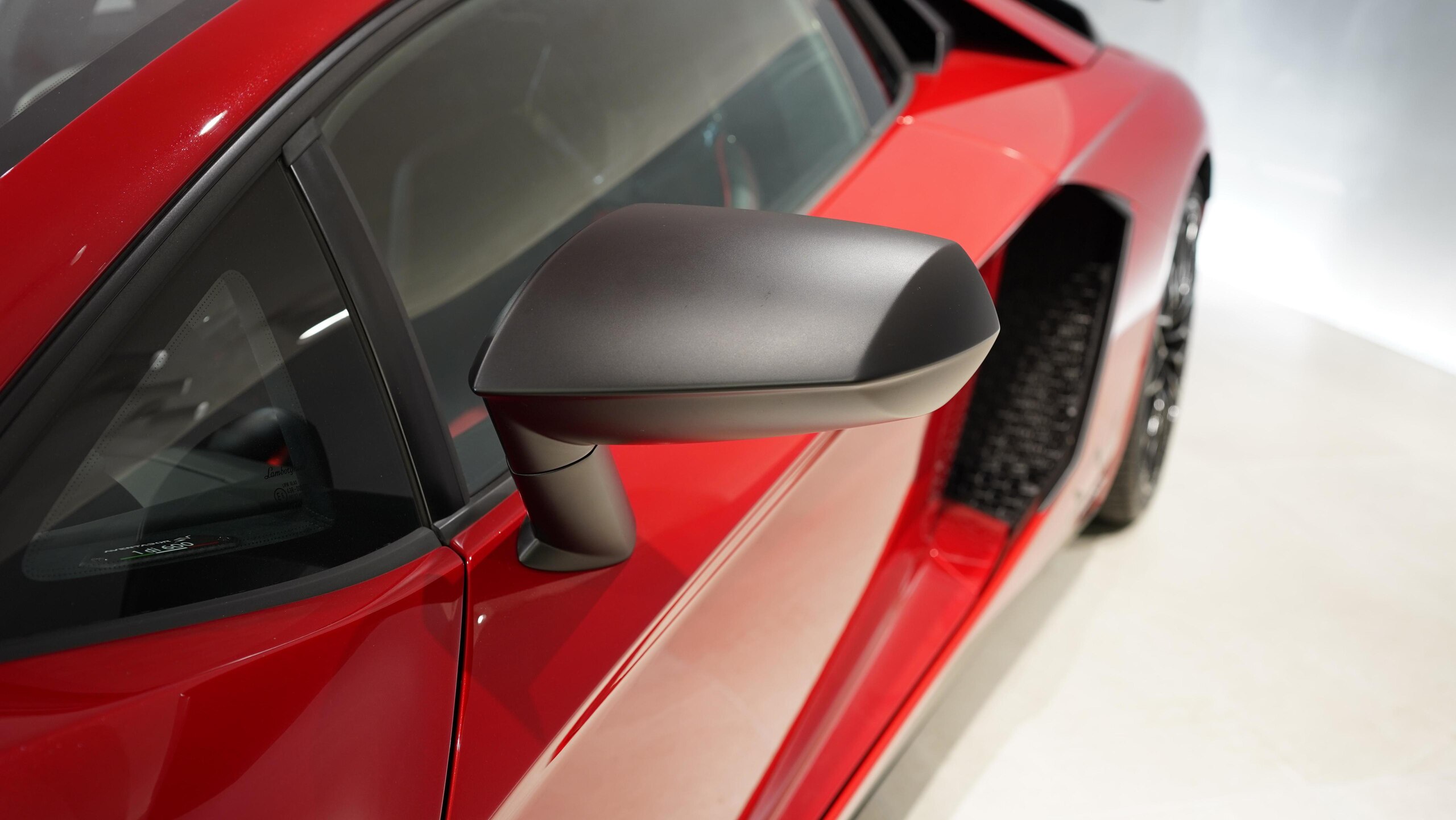 2016 Lamborghini Aventador SV — Photo 12 / 17