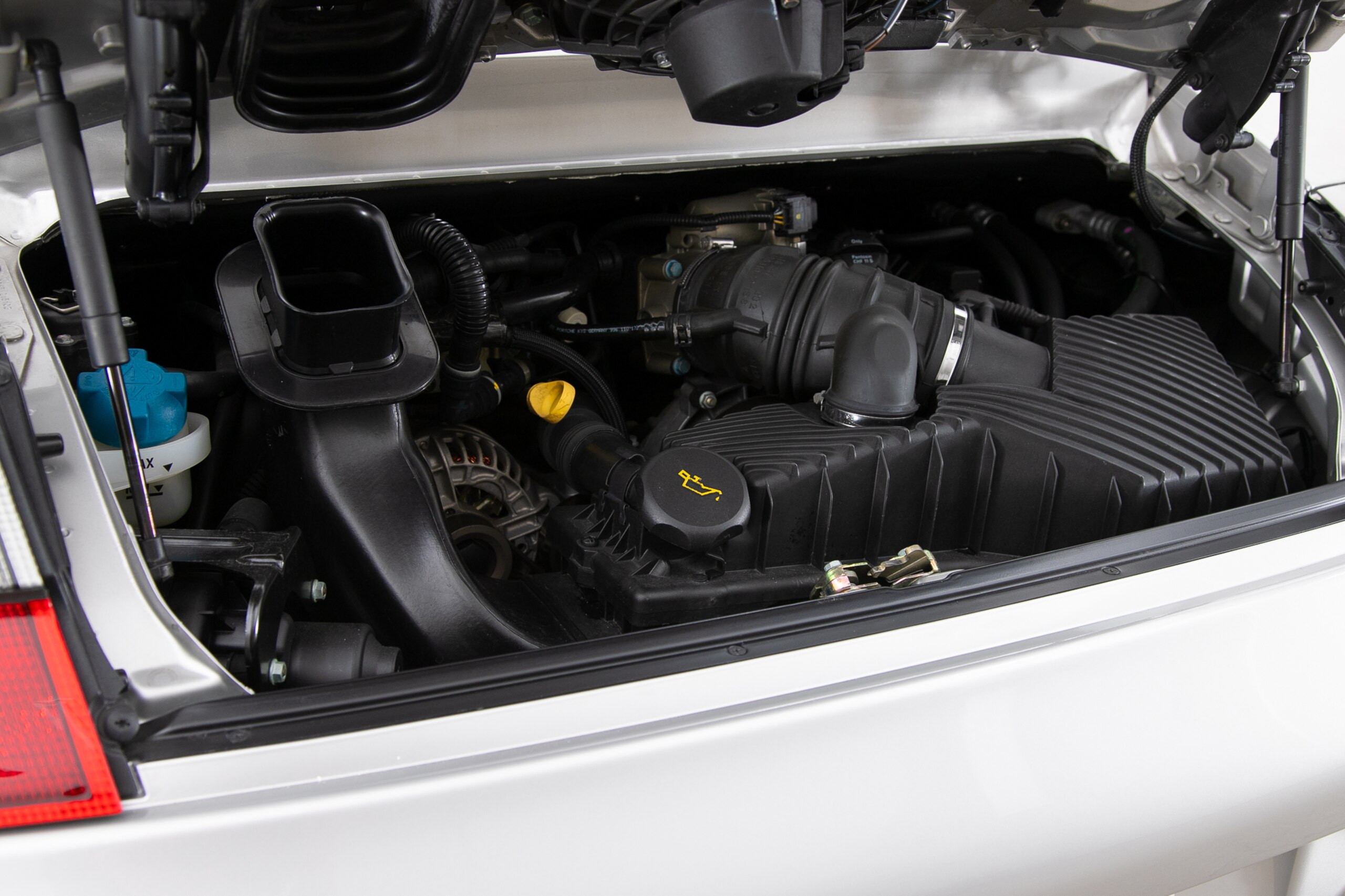 2002 Porsche 911 Carrera 4 — Photo 19 / 20