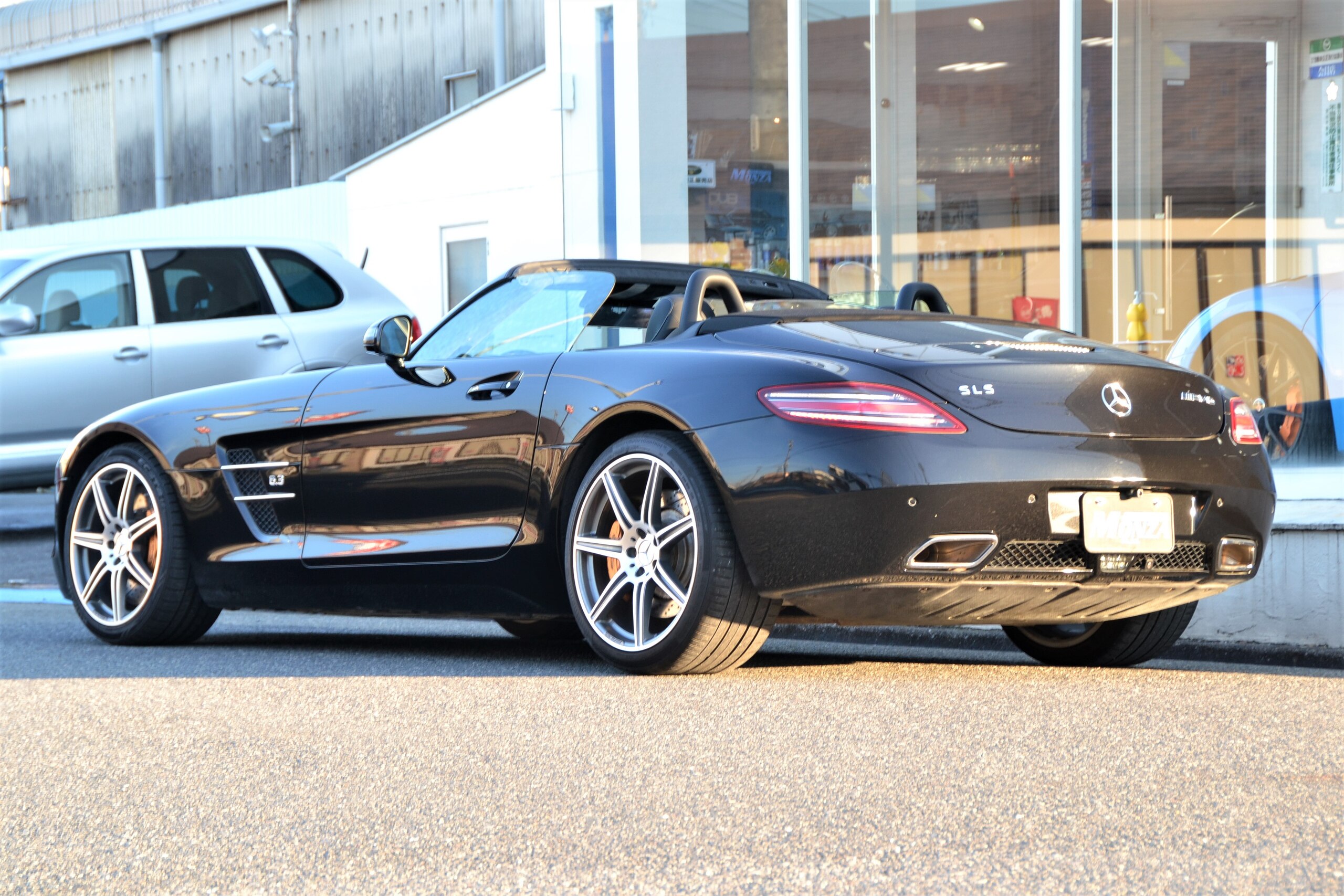 2012 Mercedes Benz SLS AMG Roadster — Photo 6 / 14