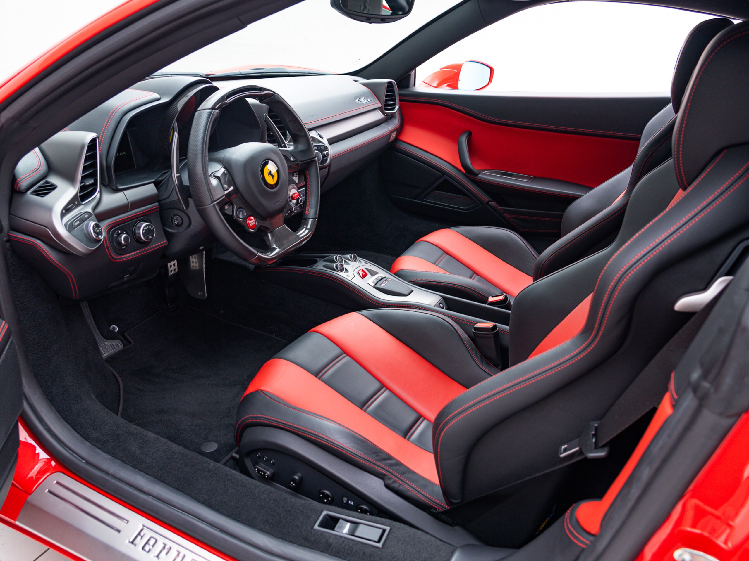 2011 Ferrari 458 Italia F1 DCT — Photo 6 / 21