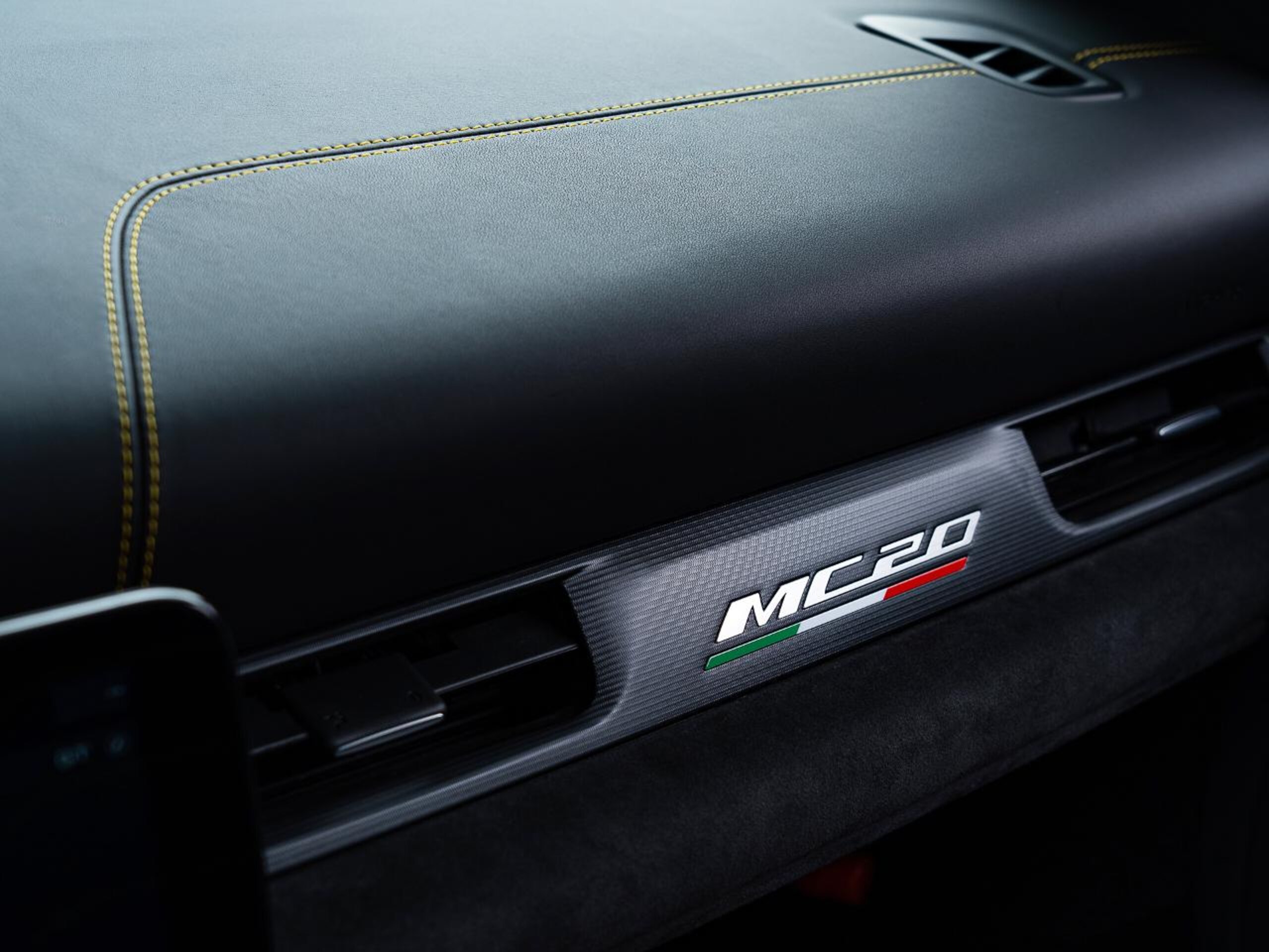 2022 Maserati MC20 — Photo 15 / 18