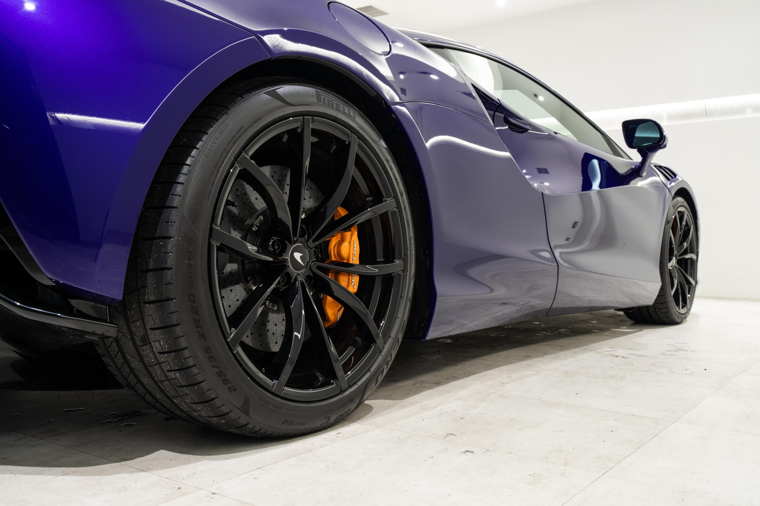 2023 McLaren Artura — Photo 12 / 12
