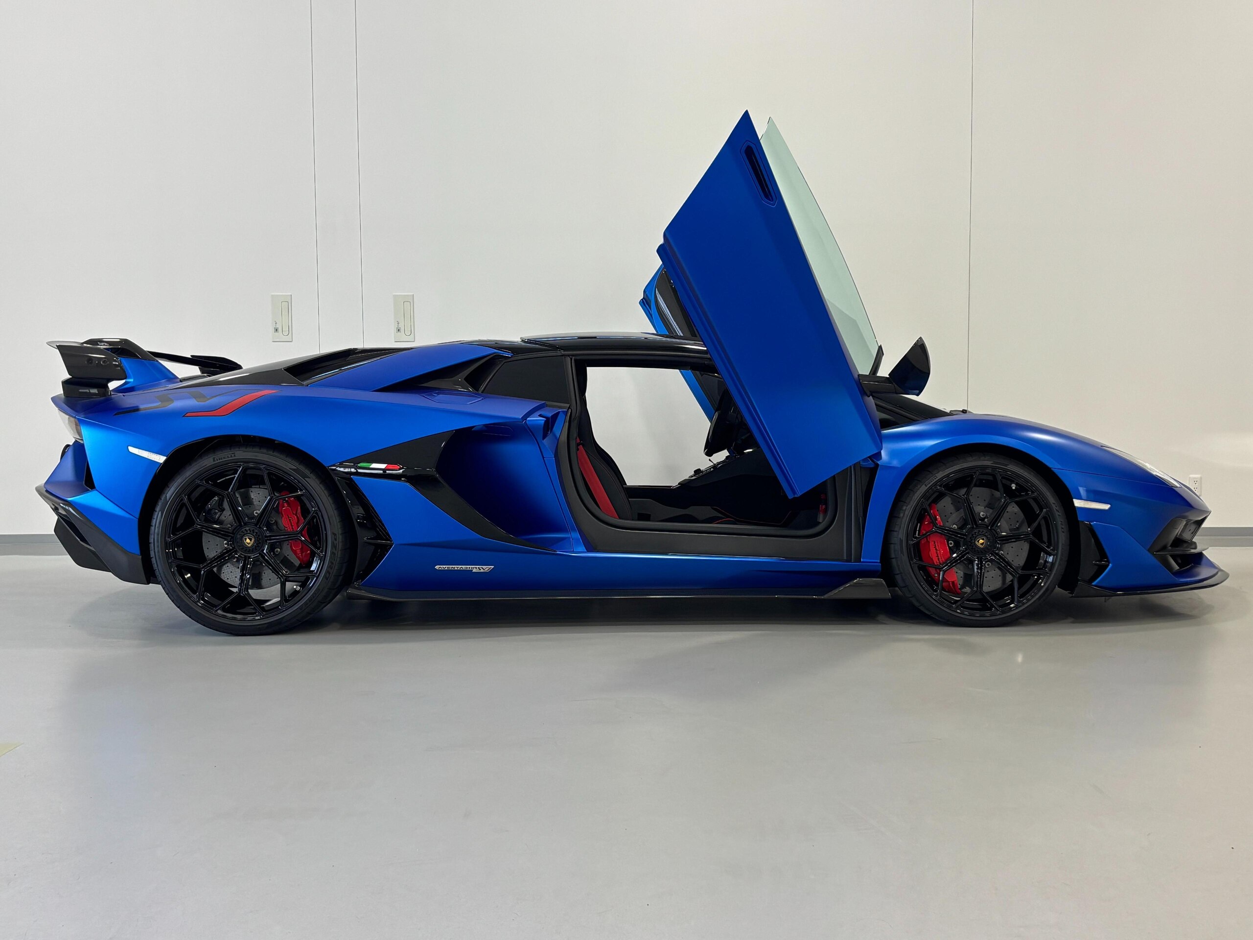 2020 Lamborghini Aventador SVJ Roadster — Photo 18 / 40