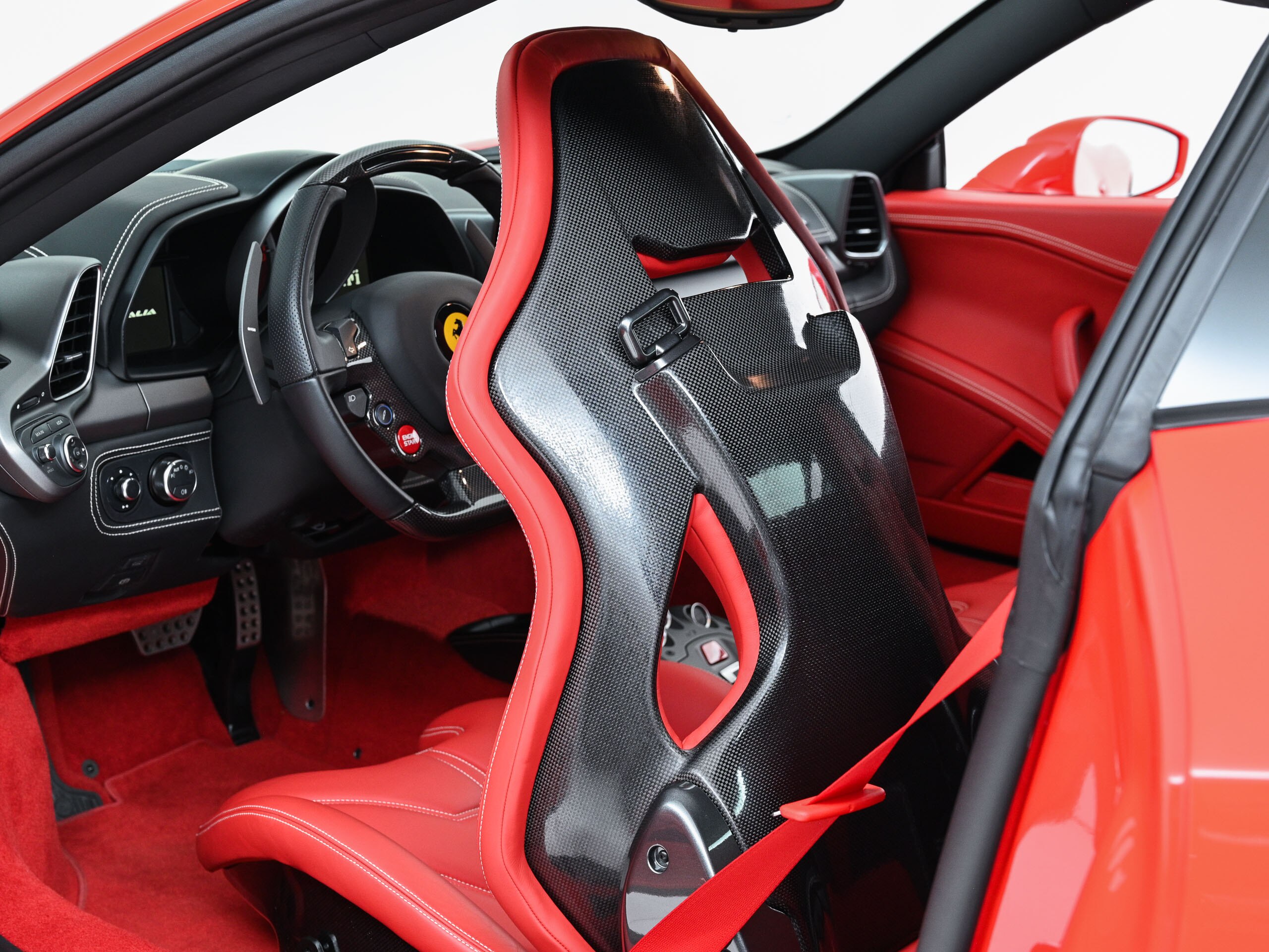 2014 Ferrari 458 Italia F1 DCT — Photo 14 / 20