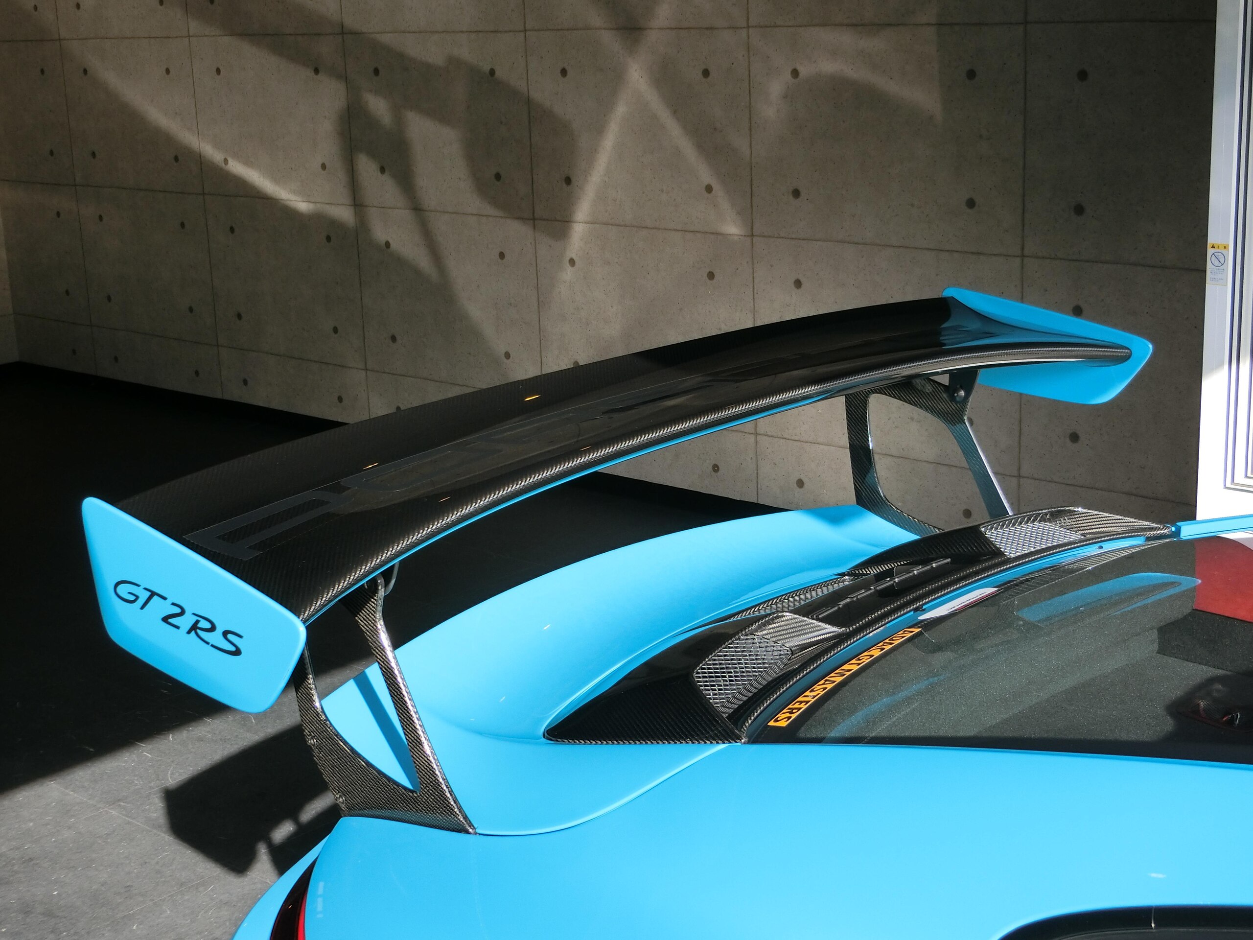 2019 Porsche 911 GT2 RS — Photo 7 / 18