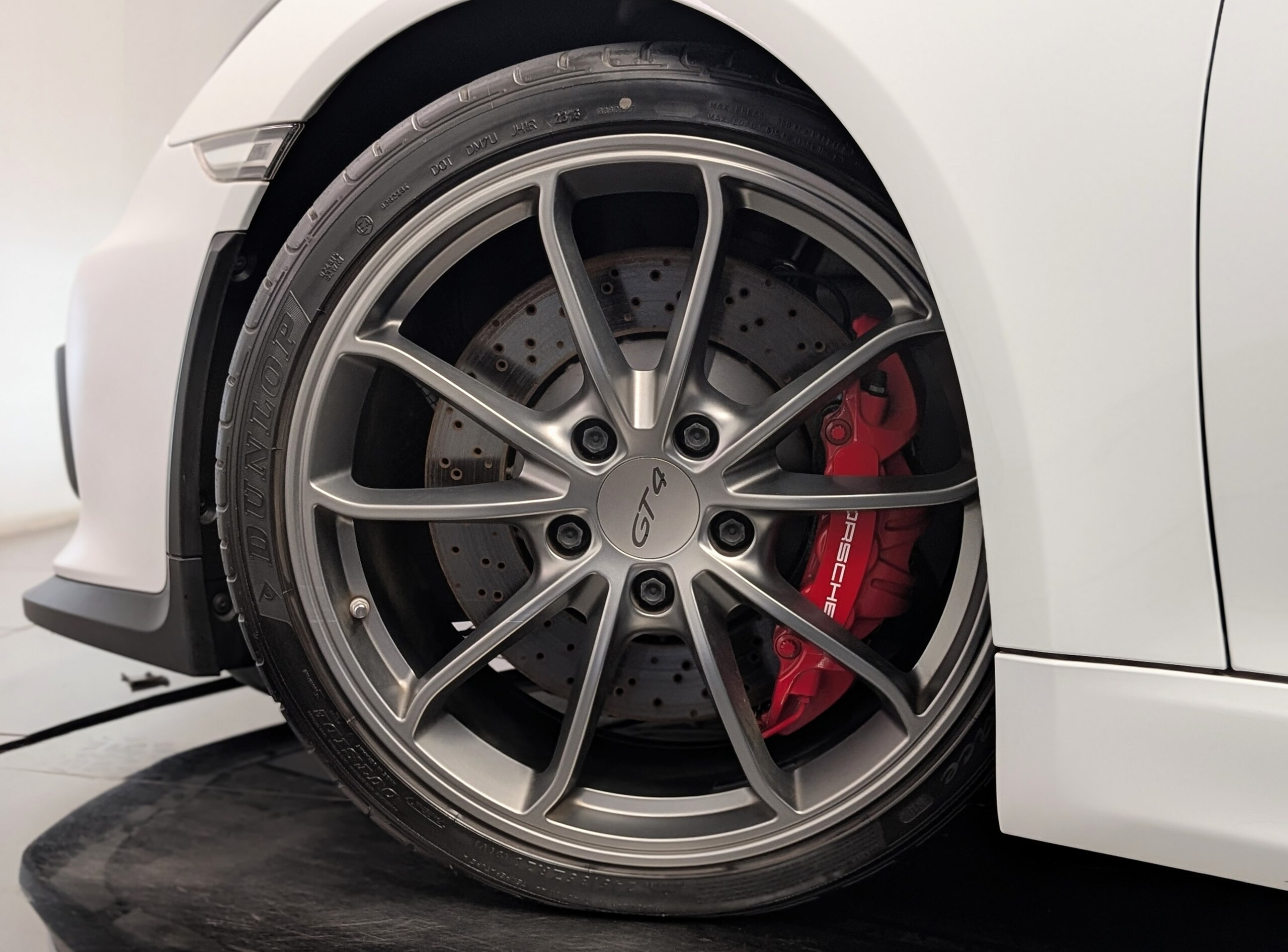 2016 Porsche Cayman GT4 — Photo 14 / 38