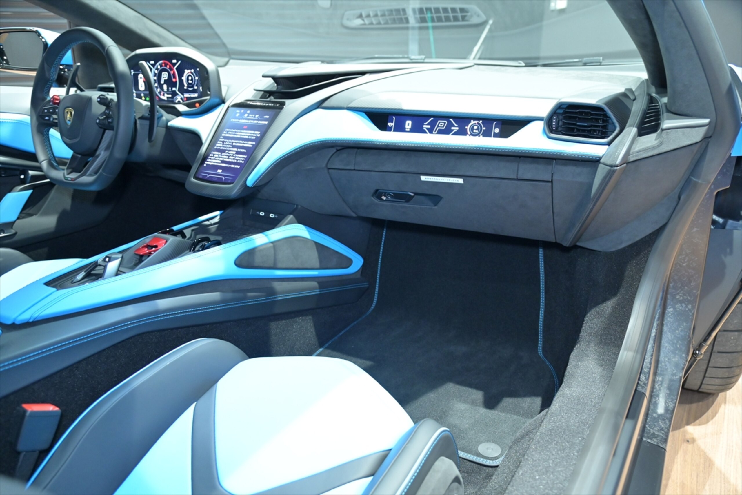 2024 Lamborghini Revuelto — Photo 12 / 21
