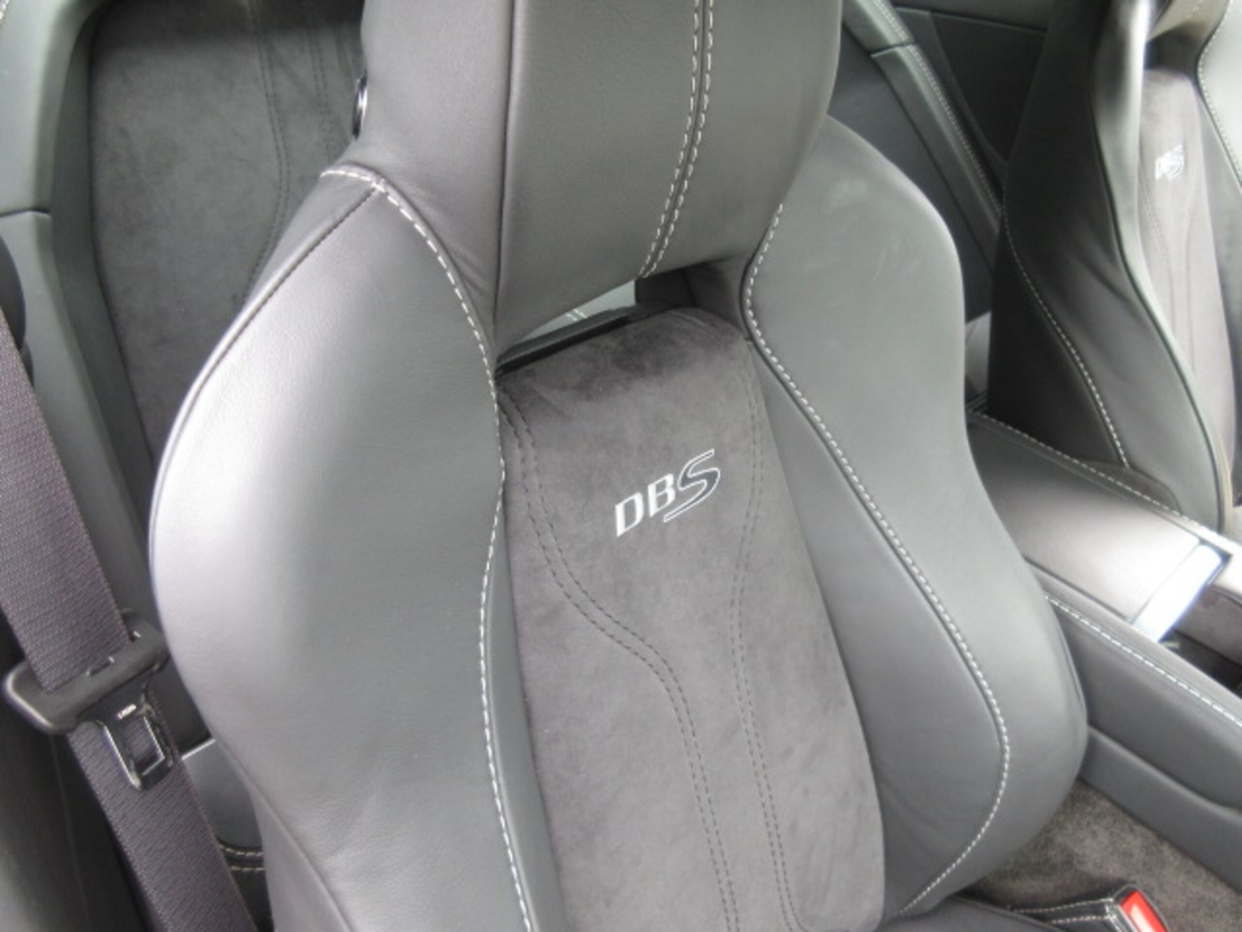 2008 Aston Martin DBS — Photo 11 / 14