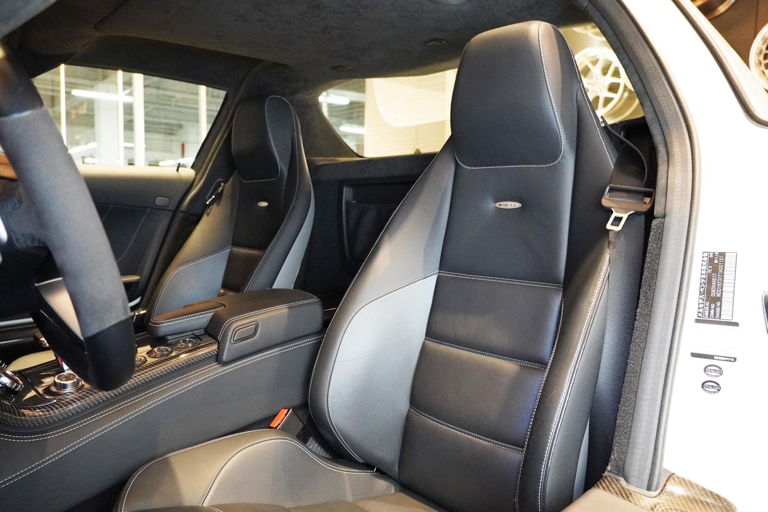 2010 Mercedes Benz SLS AMG — Photo 7 / 19