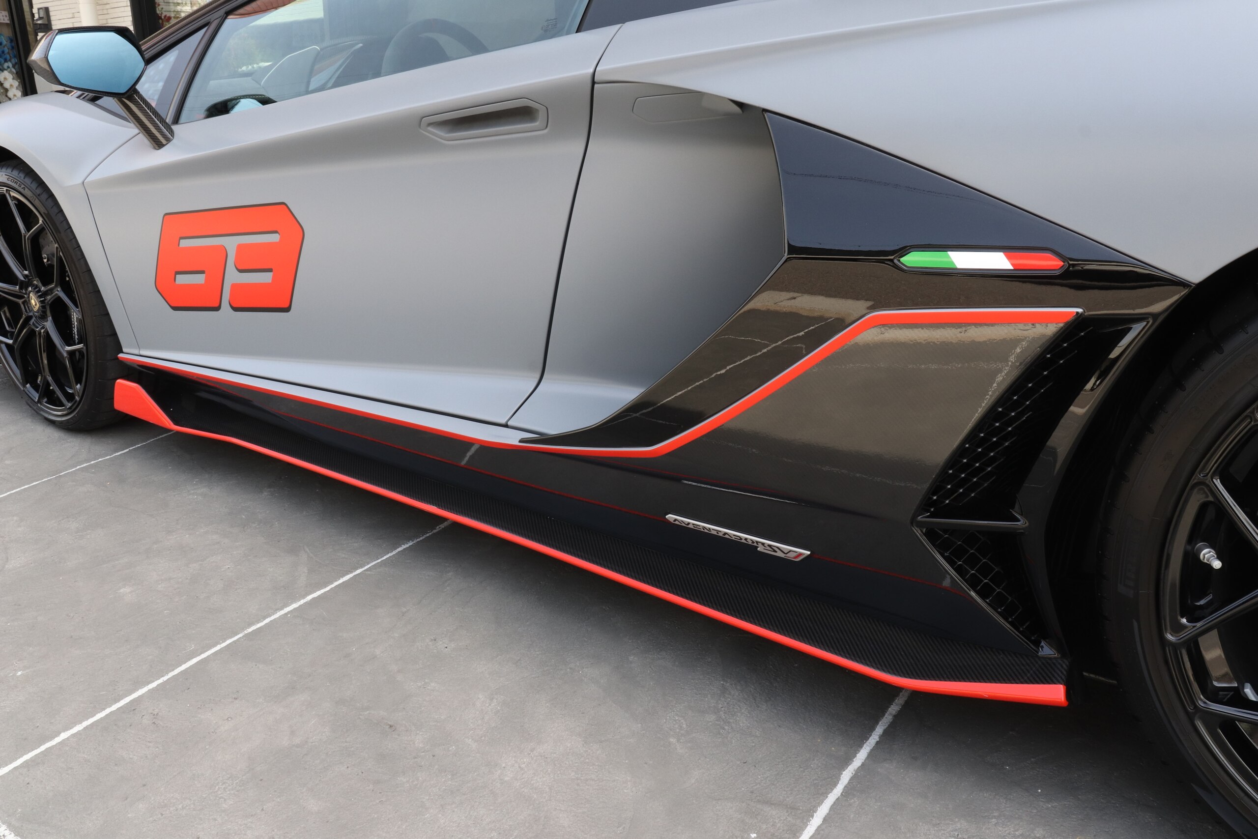 2021 Lamborghini Aventador Roadster SVJ 63 — Photo 8 / 21