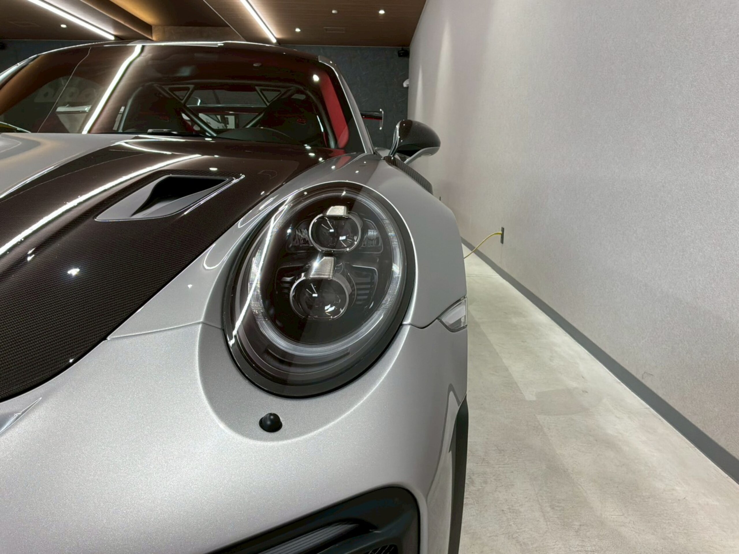 2019 Porsche 911 GT2 RS — Photo 20 / 32