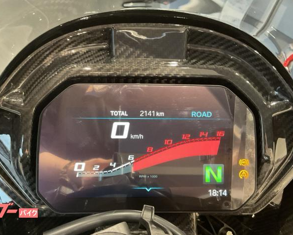 2023 BMW M1000RR — Photo 9 / 18