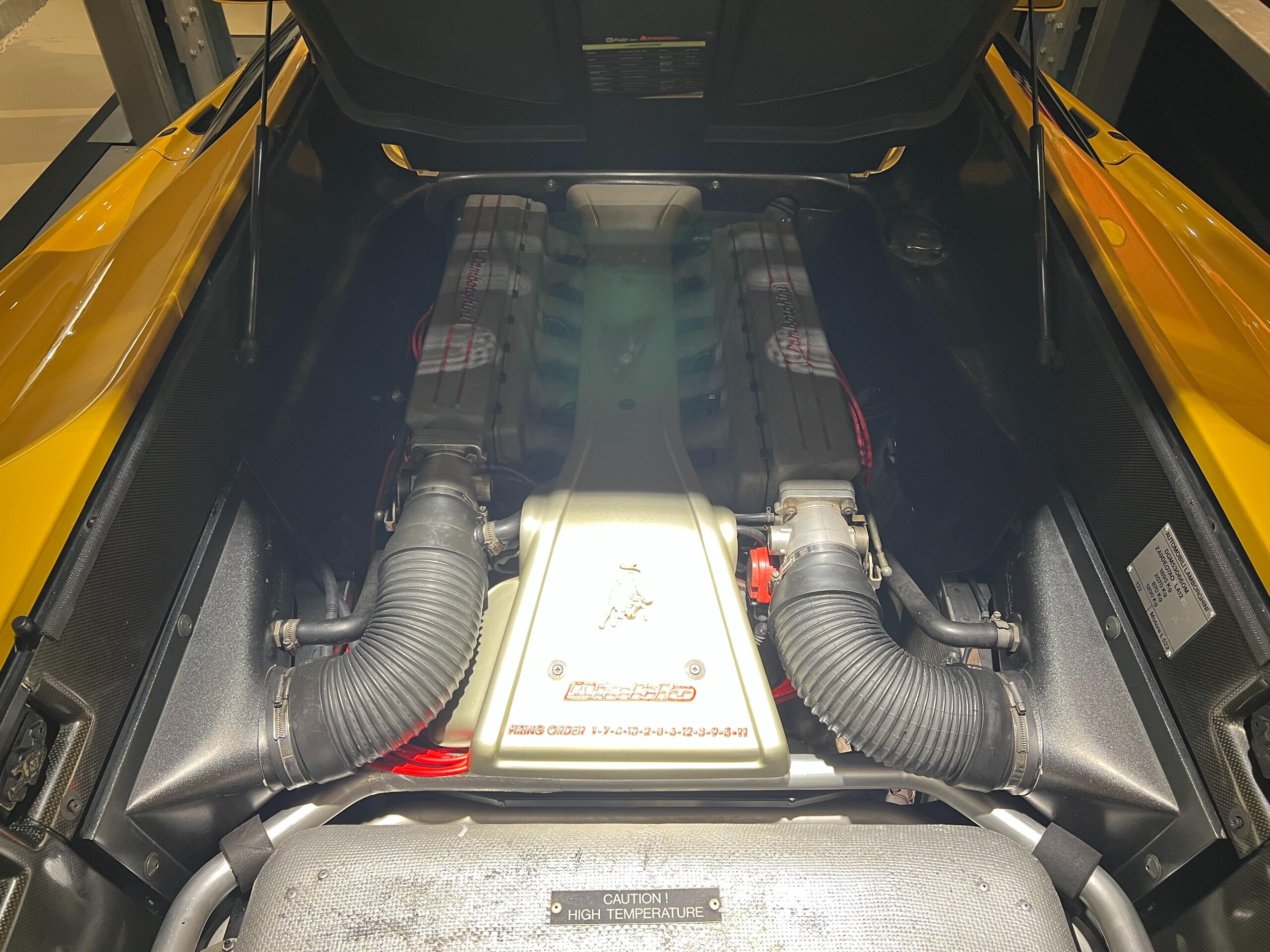 1993 Lamborghini Diablo VT — Photo 13 / 14