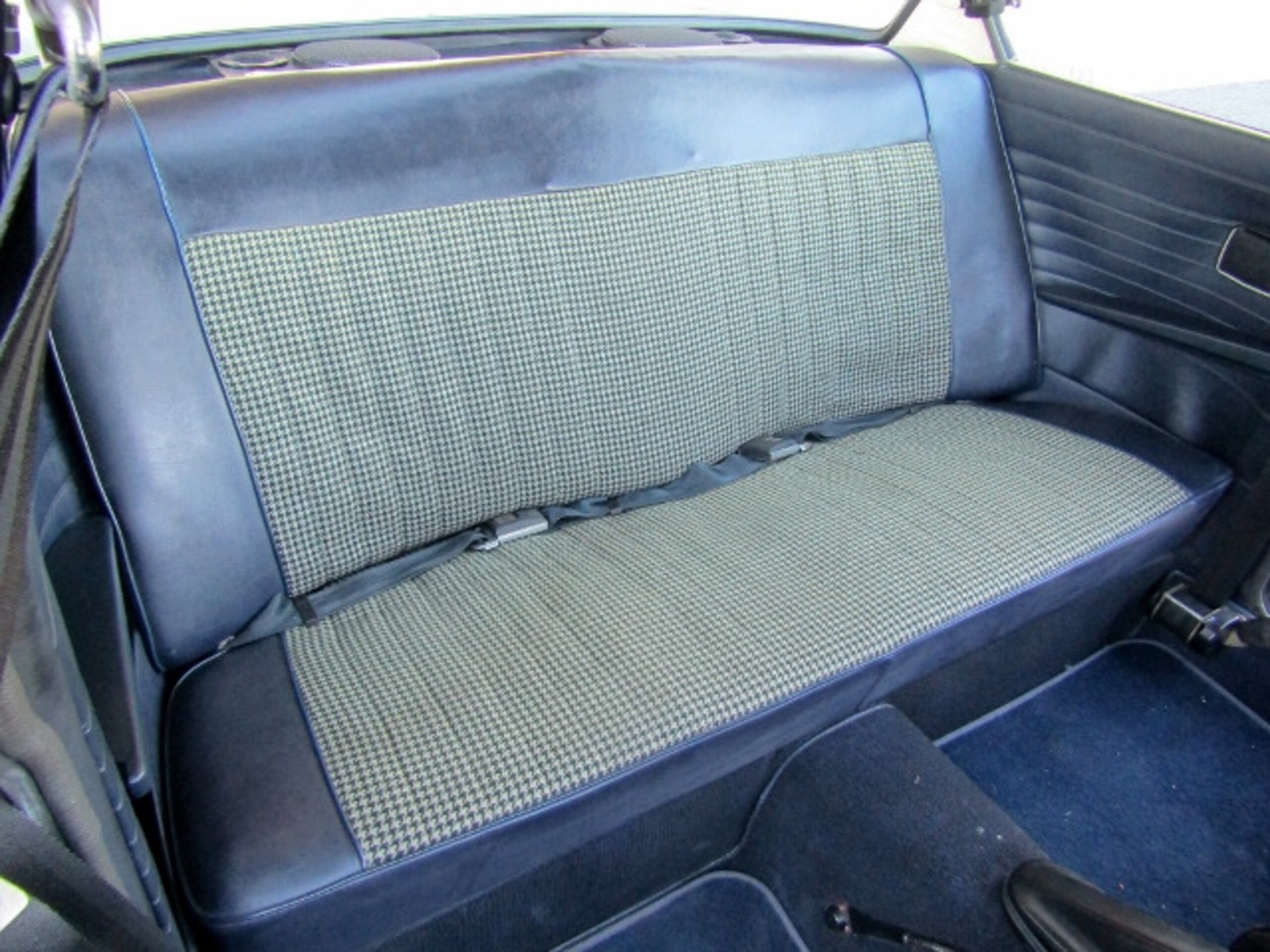1977 BMW 2002 — Photo 14 / 15