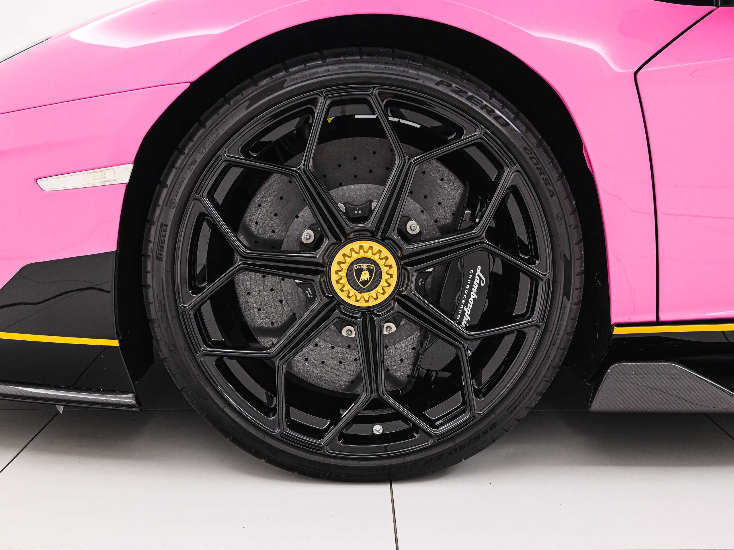 2022 Lamborghini Aventador Roadster LP780-4 Ultimae — Photo 24 / 25