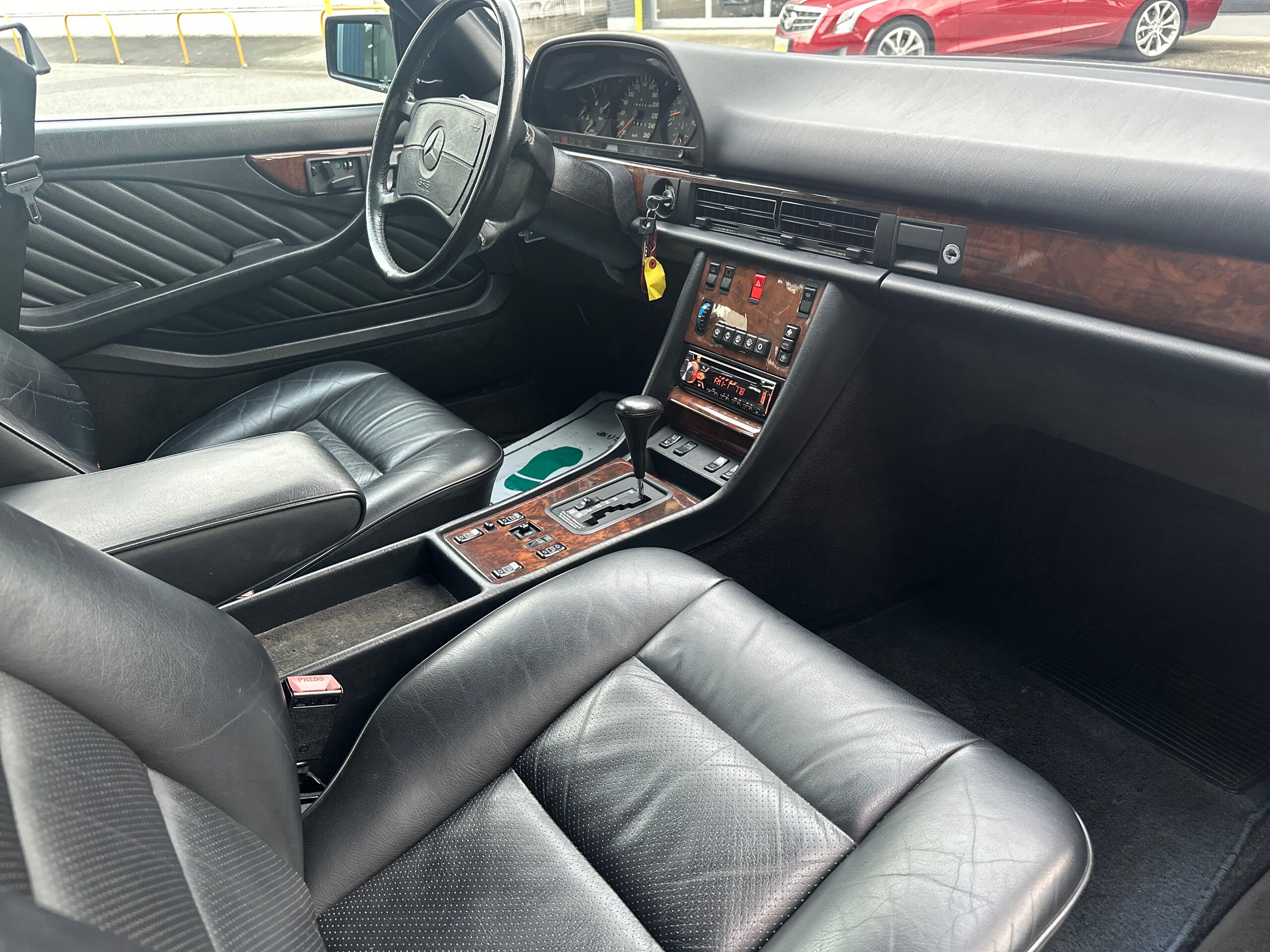 1991 Mercedes Benz 560SEC — Photo 13 / 17