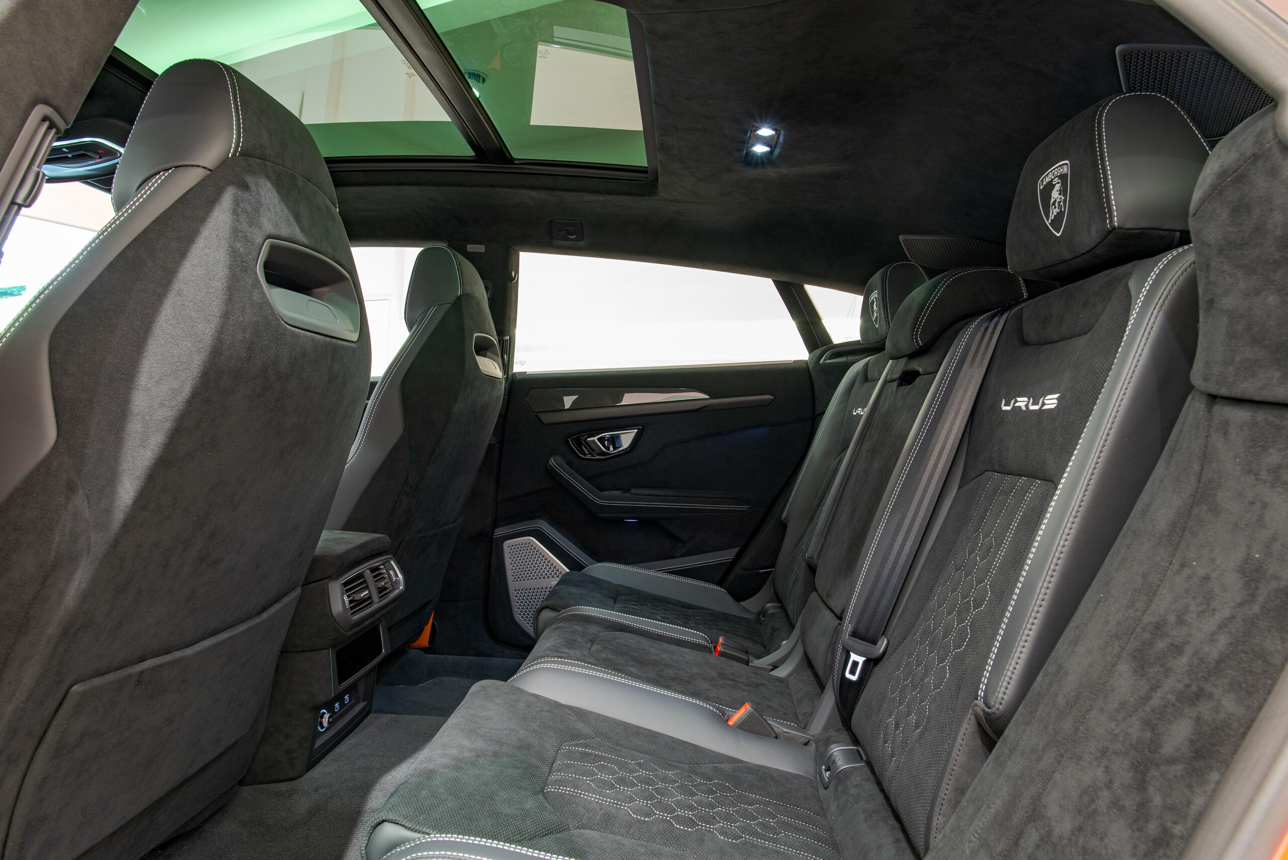 2025 Lamborghini Urus Performante — Photo 18 / 22