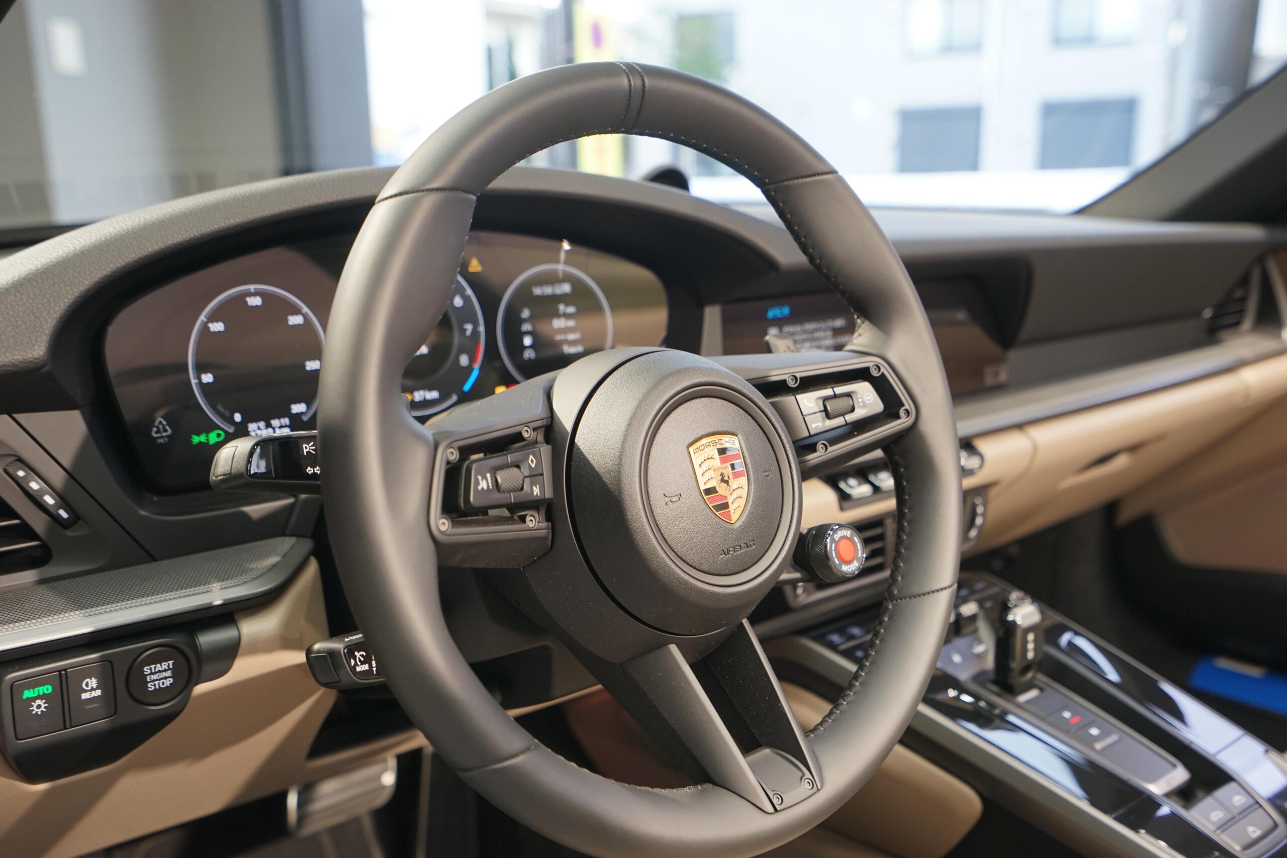 2024 Porsche 911 Carrera Cabriolet — Photo 9 / 20