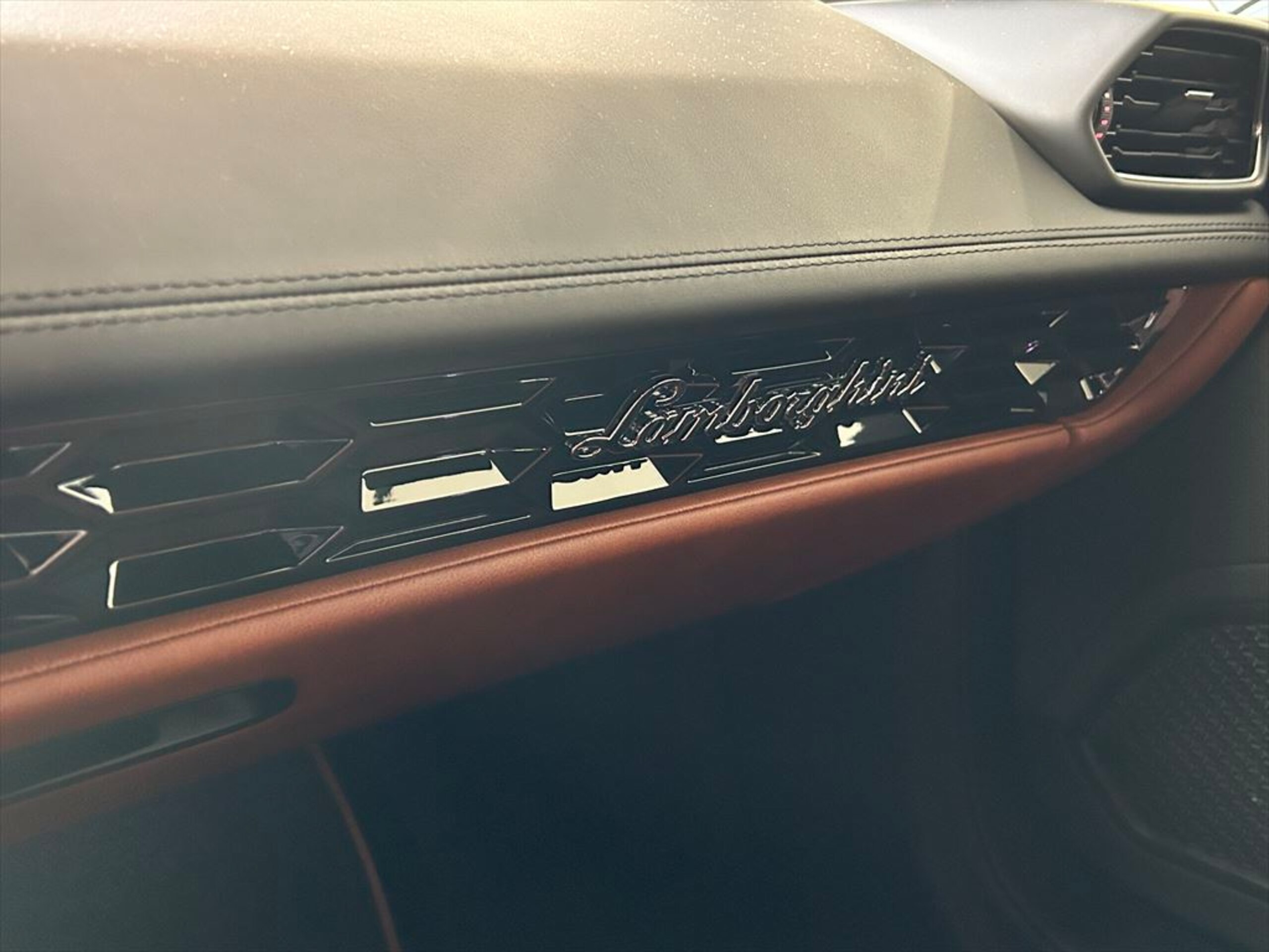 2020 Lamborghini Huracán EVO — Photo 20 / 22