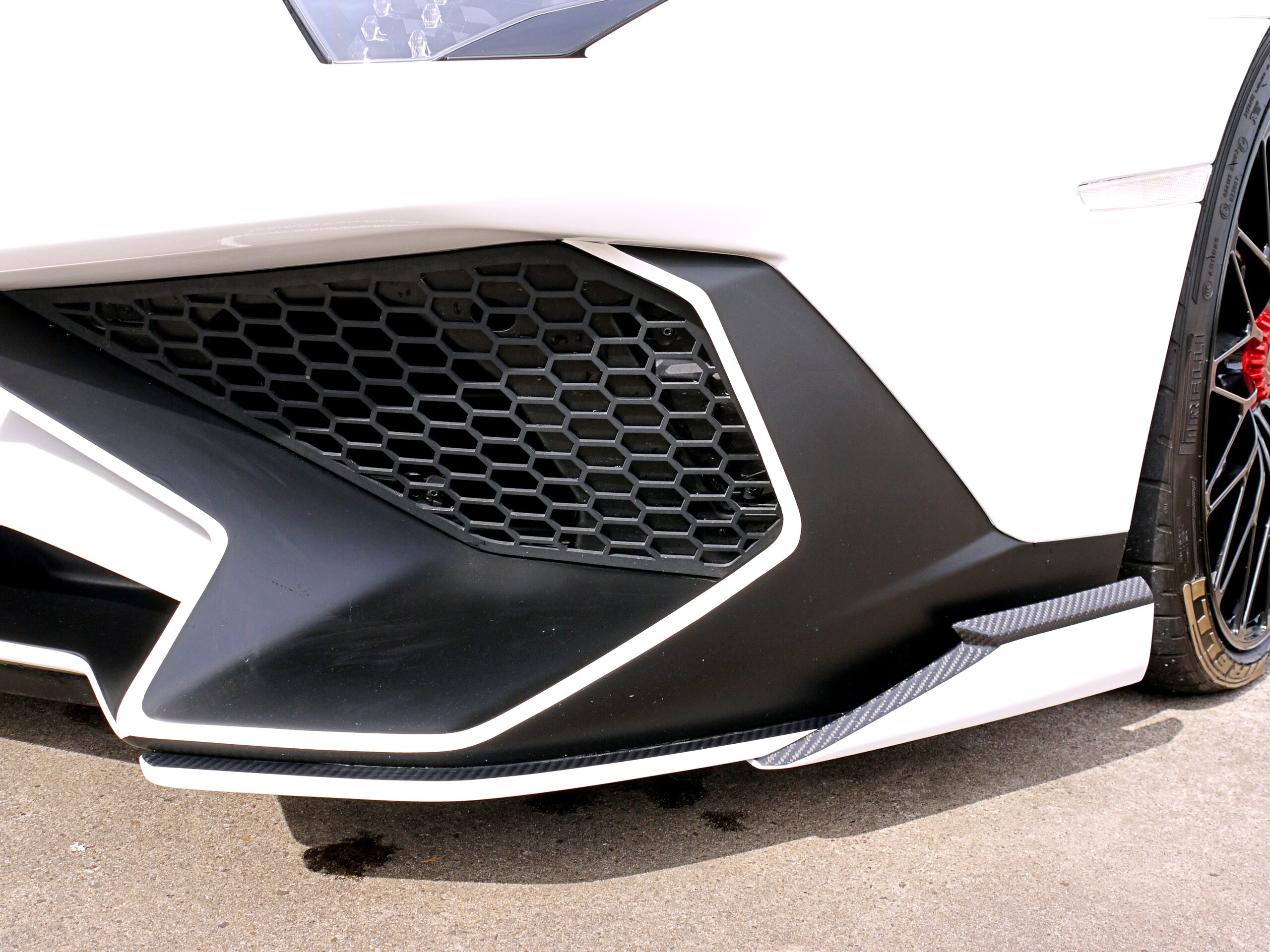 2017 Lamborghini Aventador Roadster SV — Photo 8 / 17