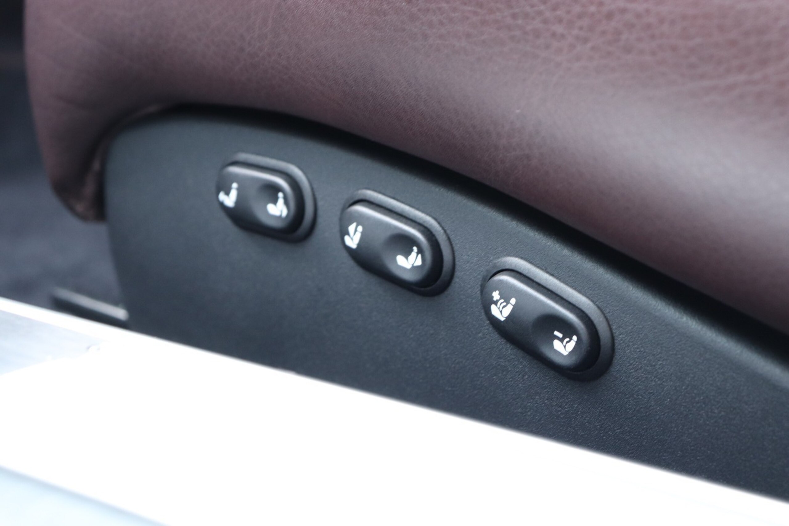 2004 Aston Martin DB7 Zagato — Photo 15 / 27