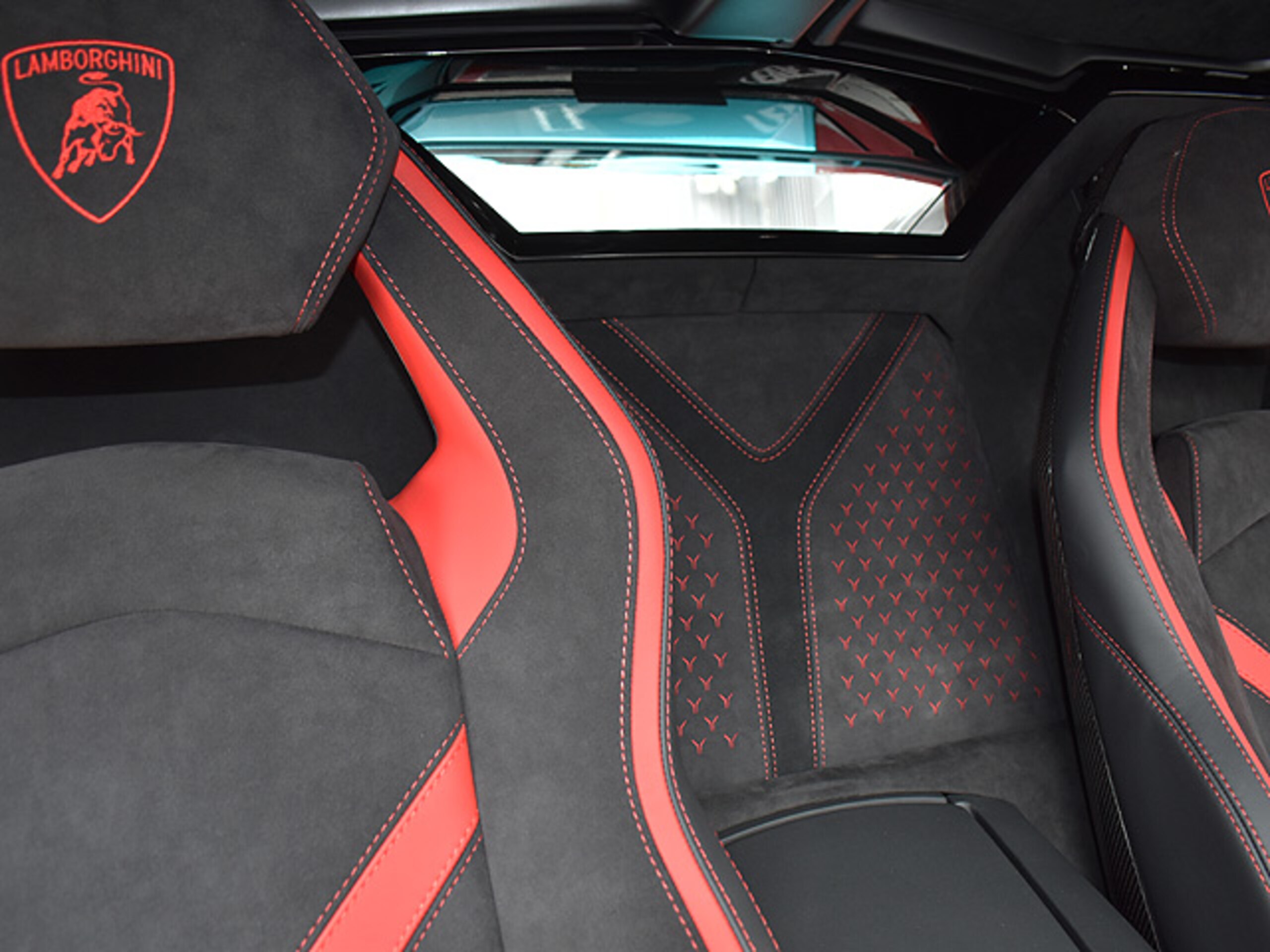 2022 Lamborghini Aventador Roadster LP780-4 Ultimae — Photo 33 / 38
