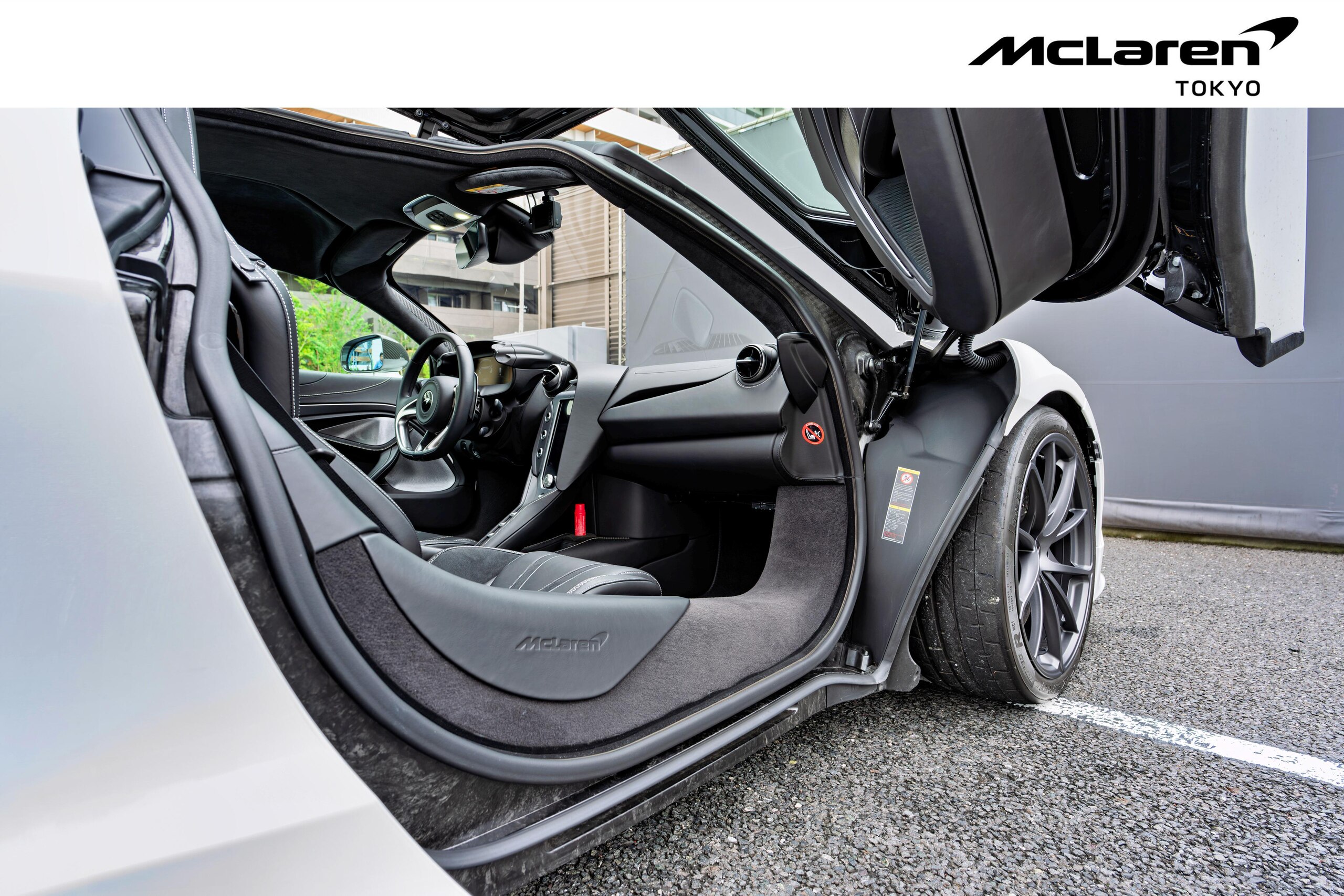 2024 McLaren 750S — Photo 31 / 44