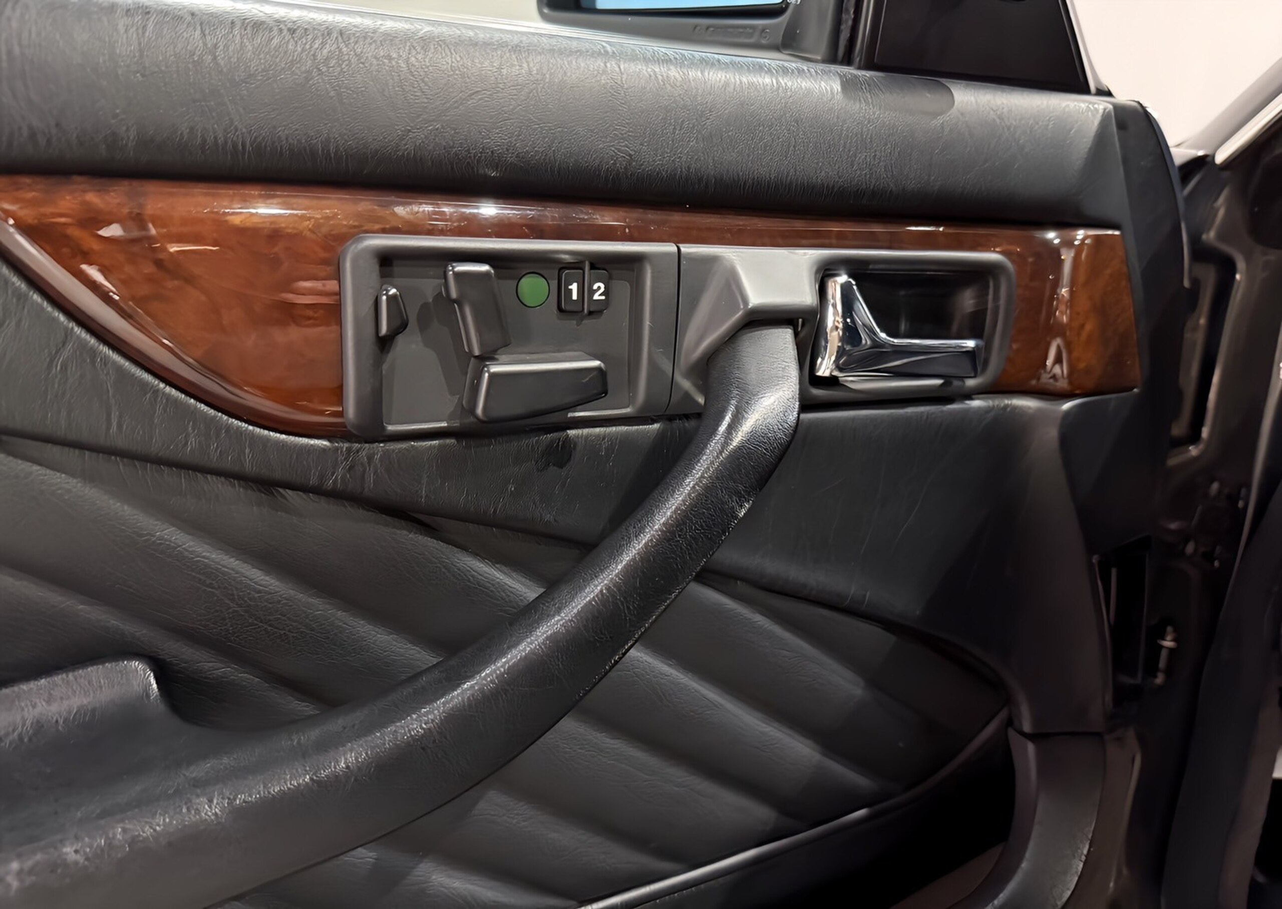 1991 Mercedes Benz 560SEC — Photo 11 / 21