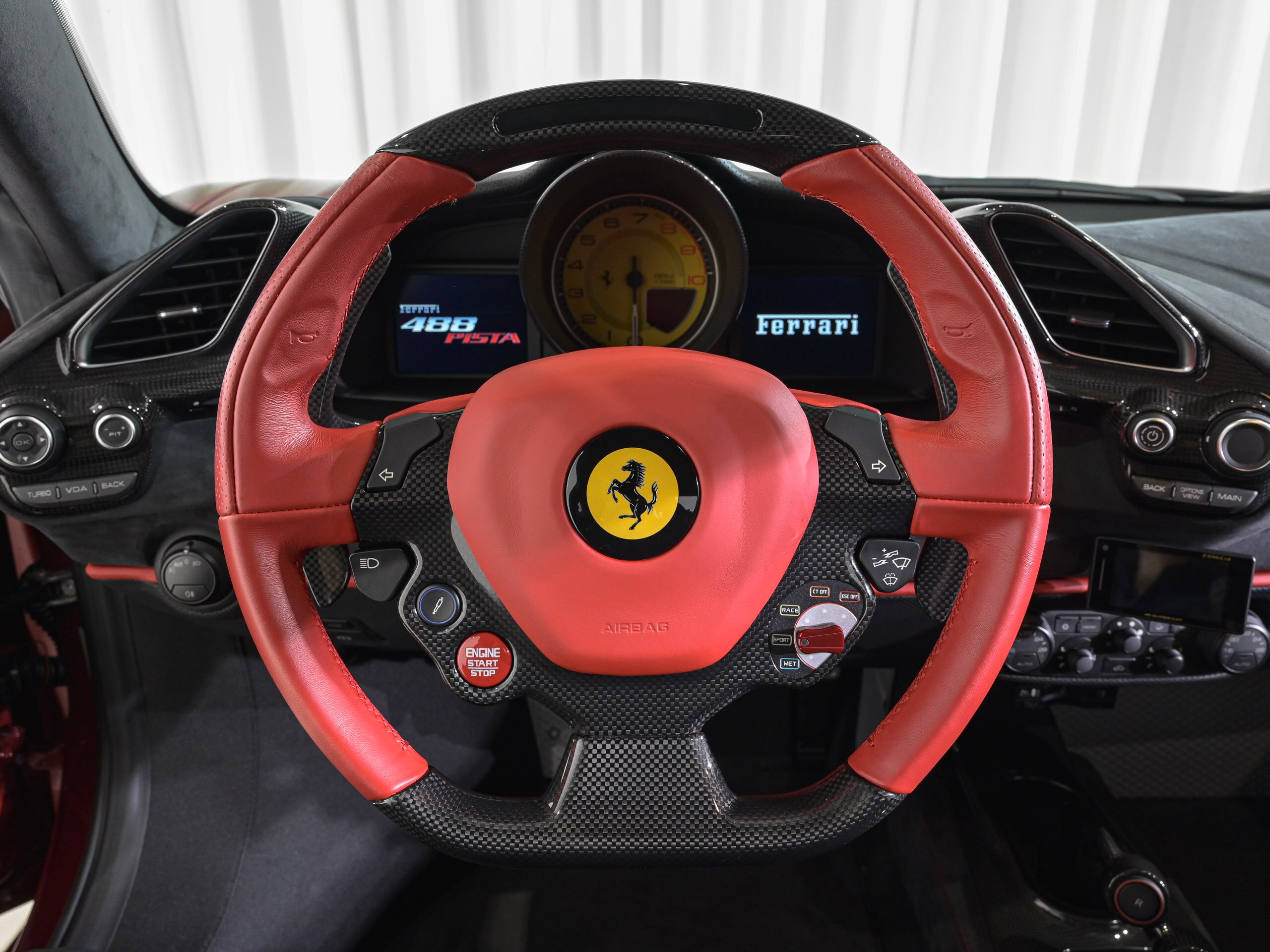 2020 Ferrari 488 Pista — Photo 16 / 30