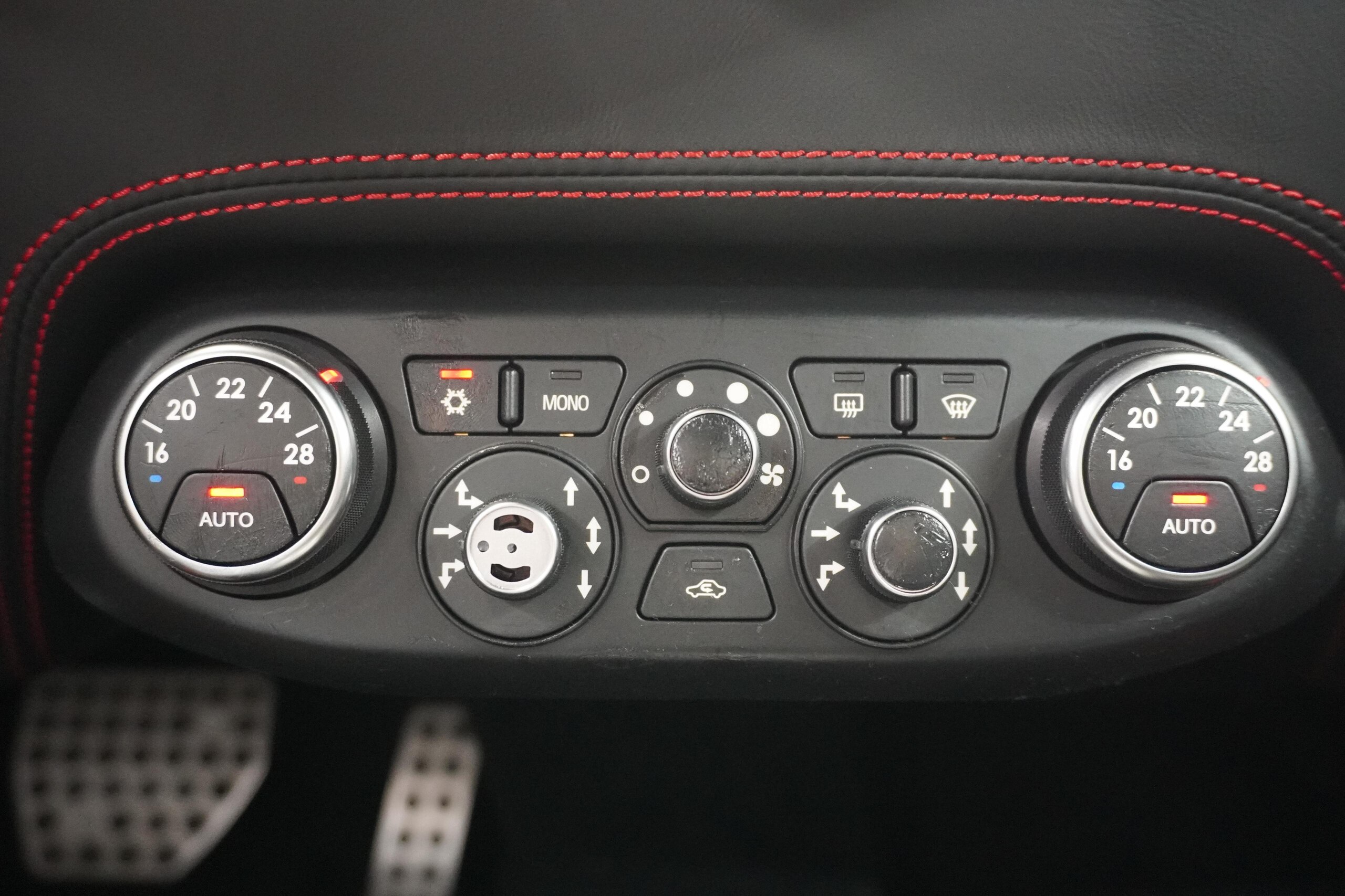 2013 Ferrari 458 Italia F1 DCT — Photo 12 / 22