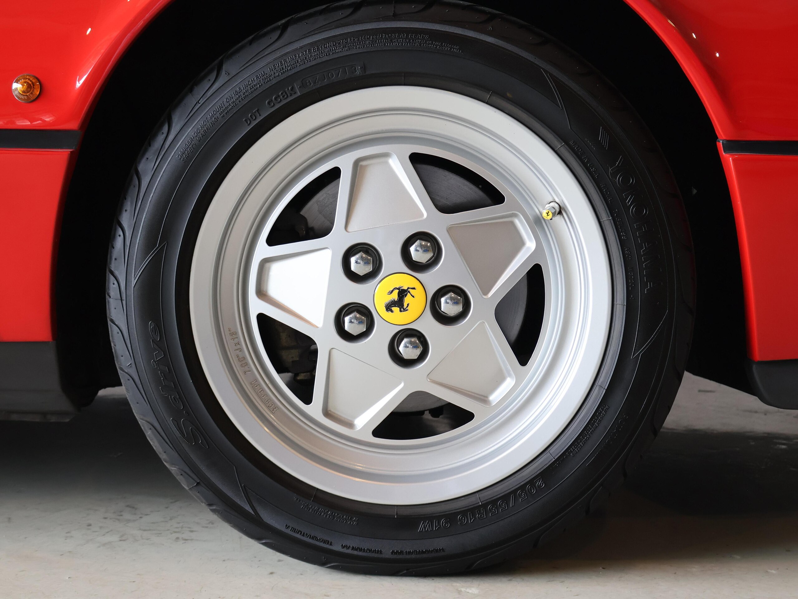 1989 Ferrari 328GTS — Photo 40 / 52