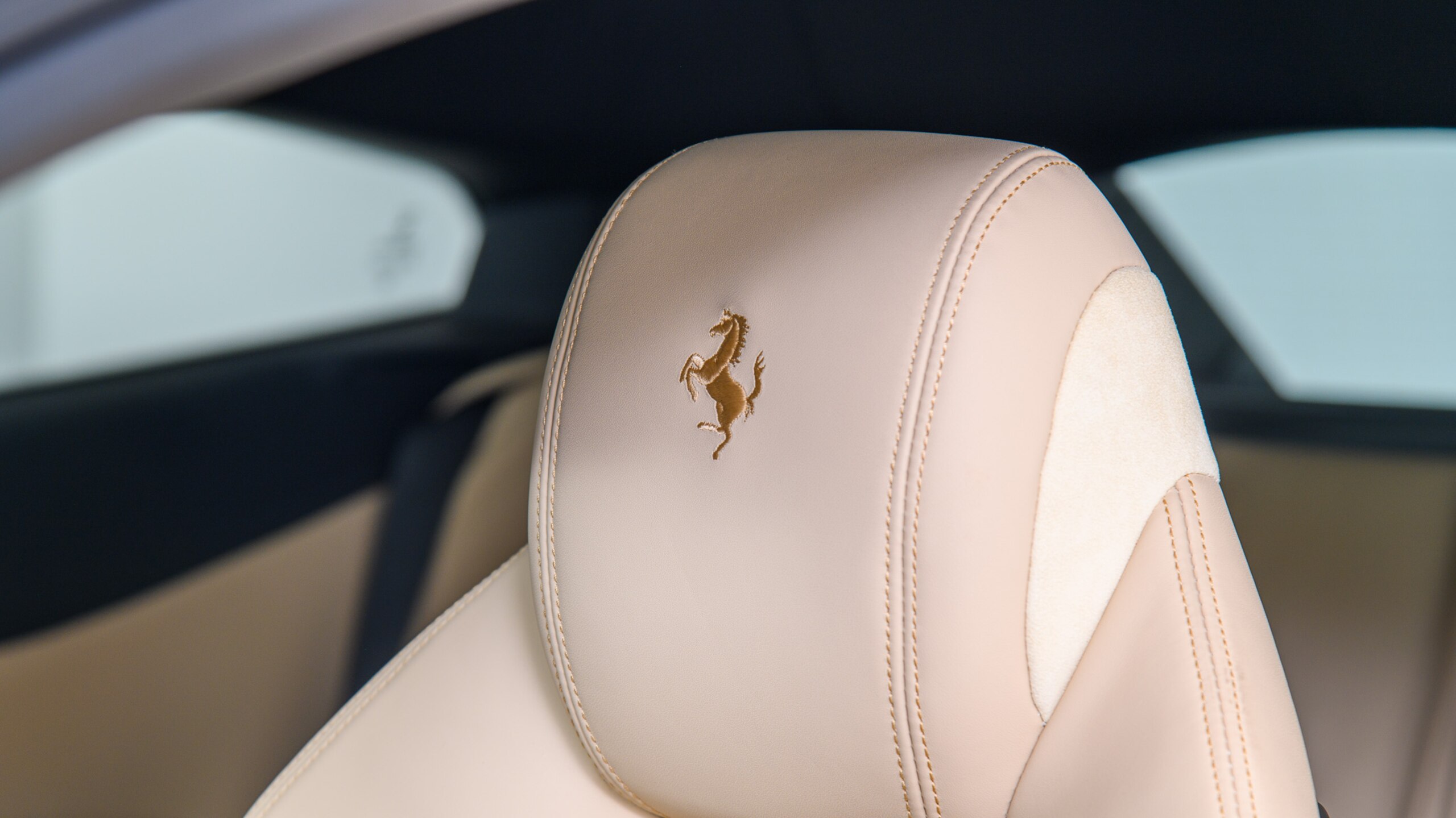 2020 Ferrari GTC4Lusso — Photo 12 / 24