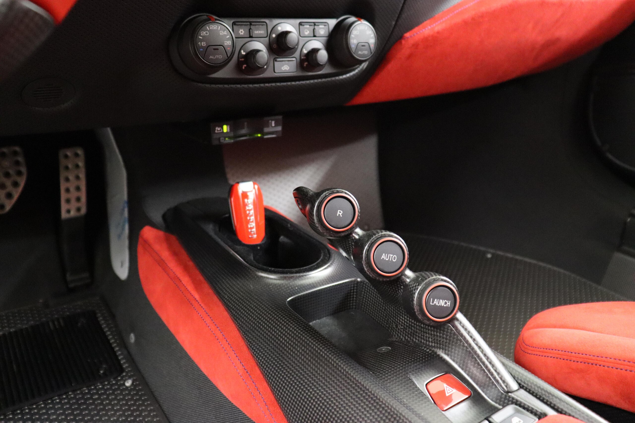 2019 Ferrari 488 Pista — Photo 10 / 18