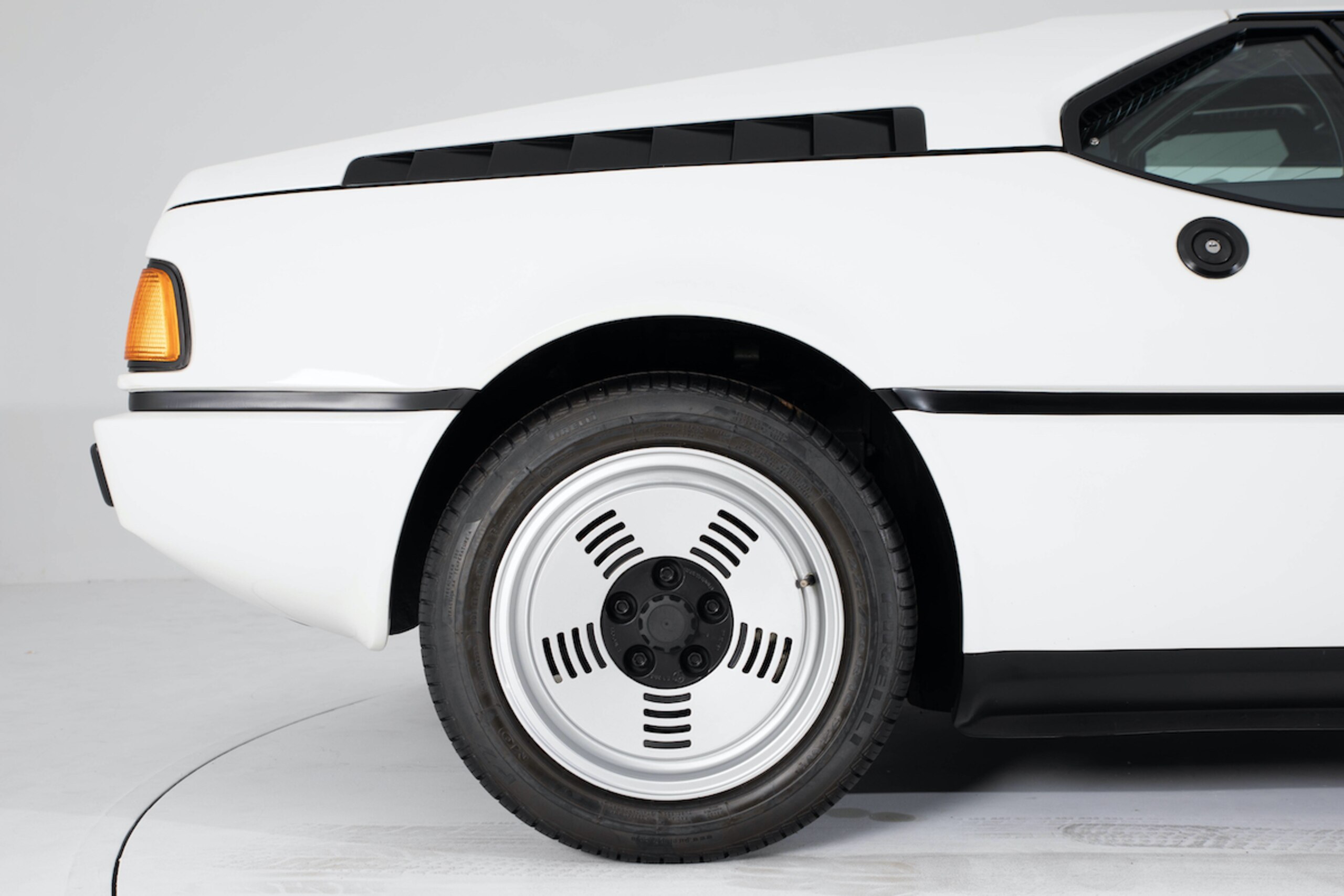 1981 BMW M1 — Photo 10 / 33