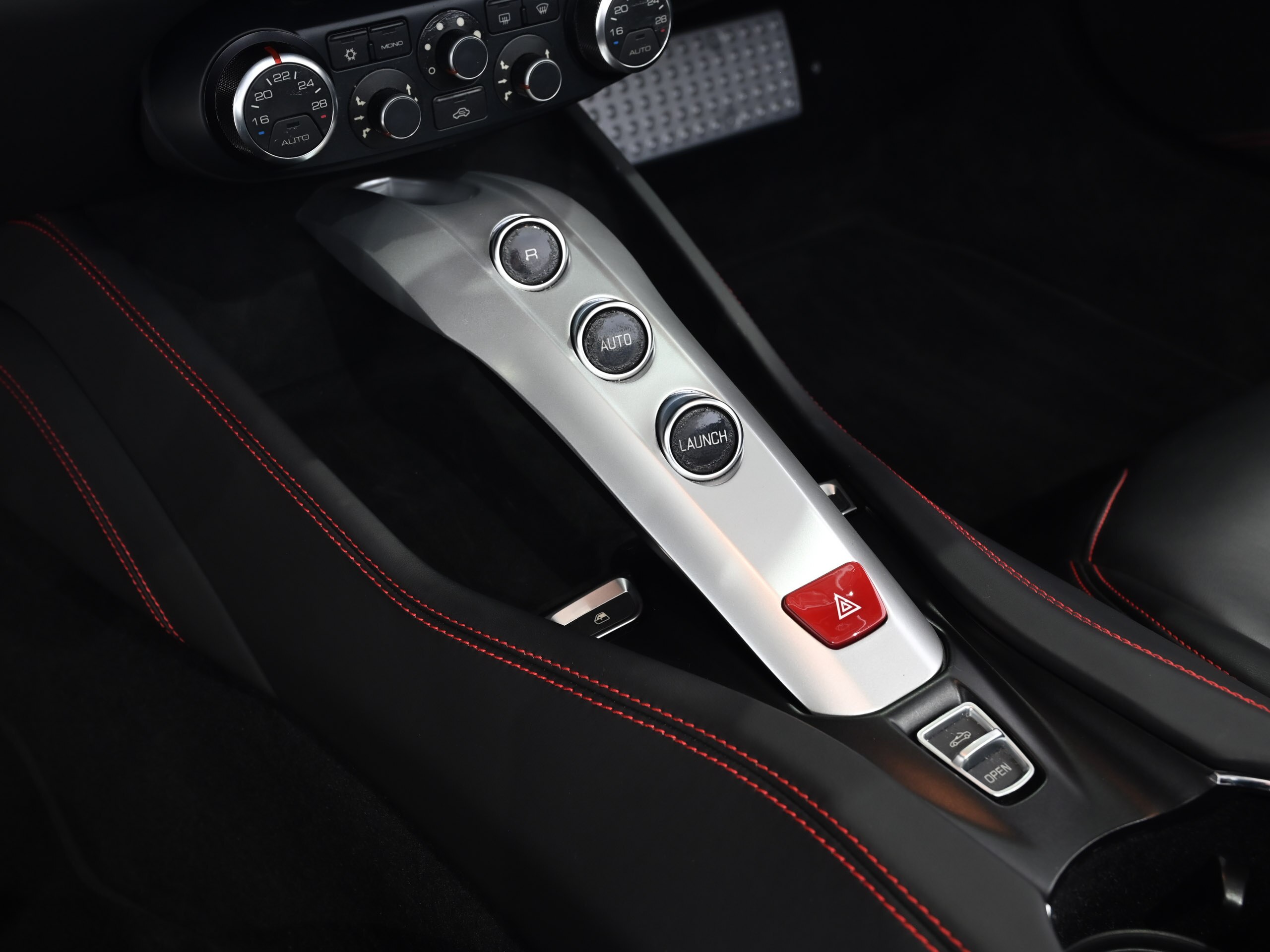 2016 Ferrari California T — Photo 16 / 23