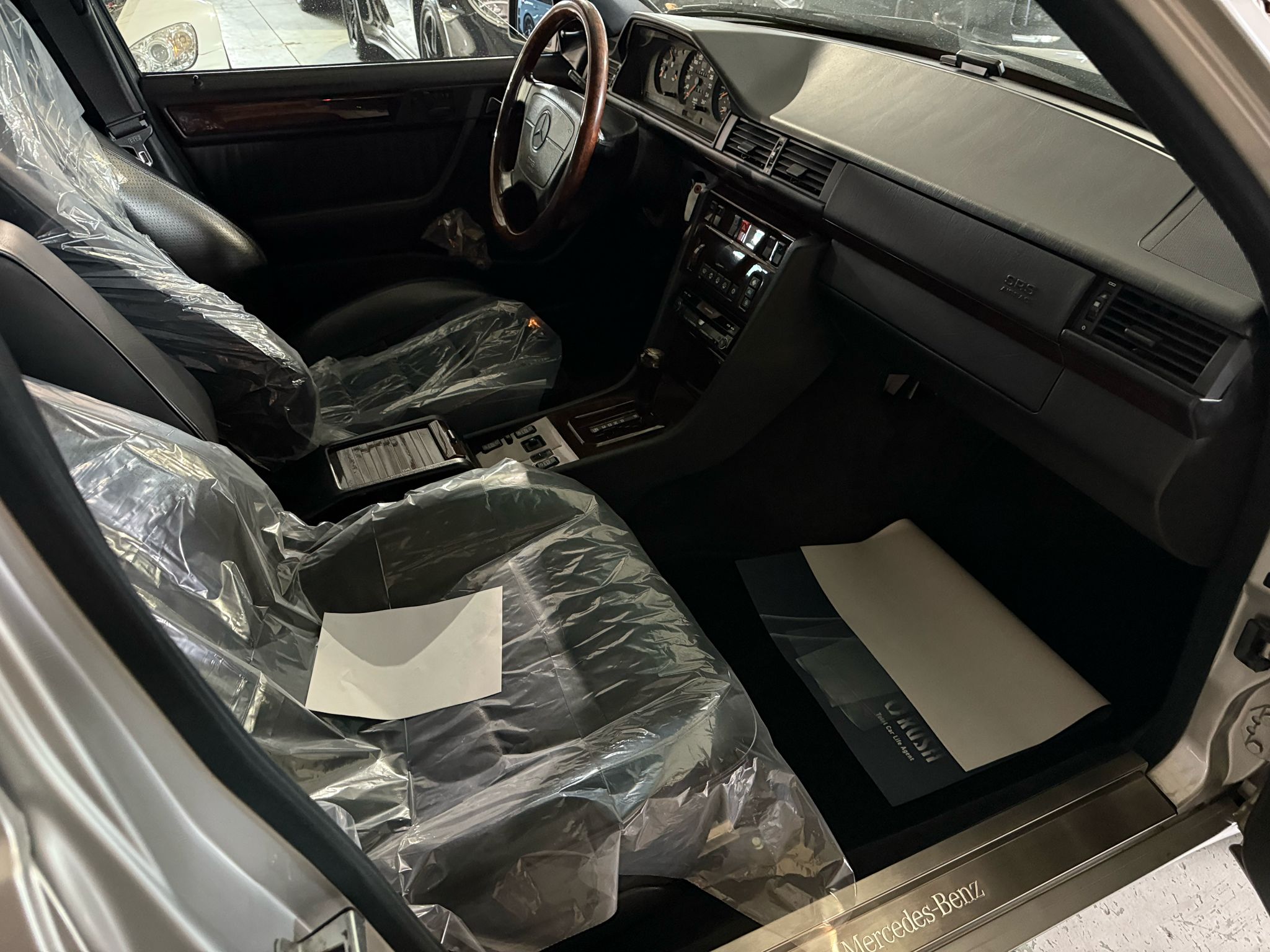 1992 Mercedes Benz 500E — Photo 9 / 17