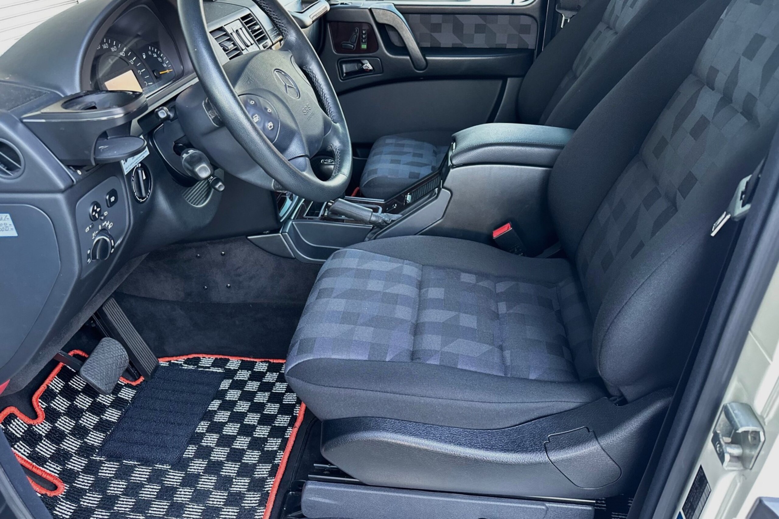 2004 Mercedes Benz G320 — Photo 9 / 17