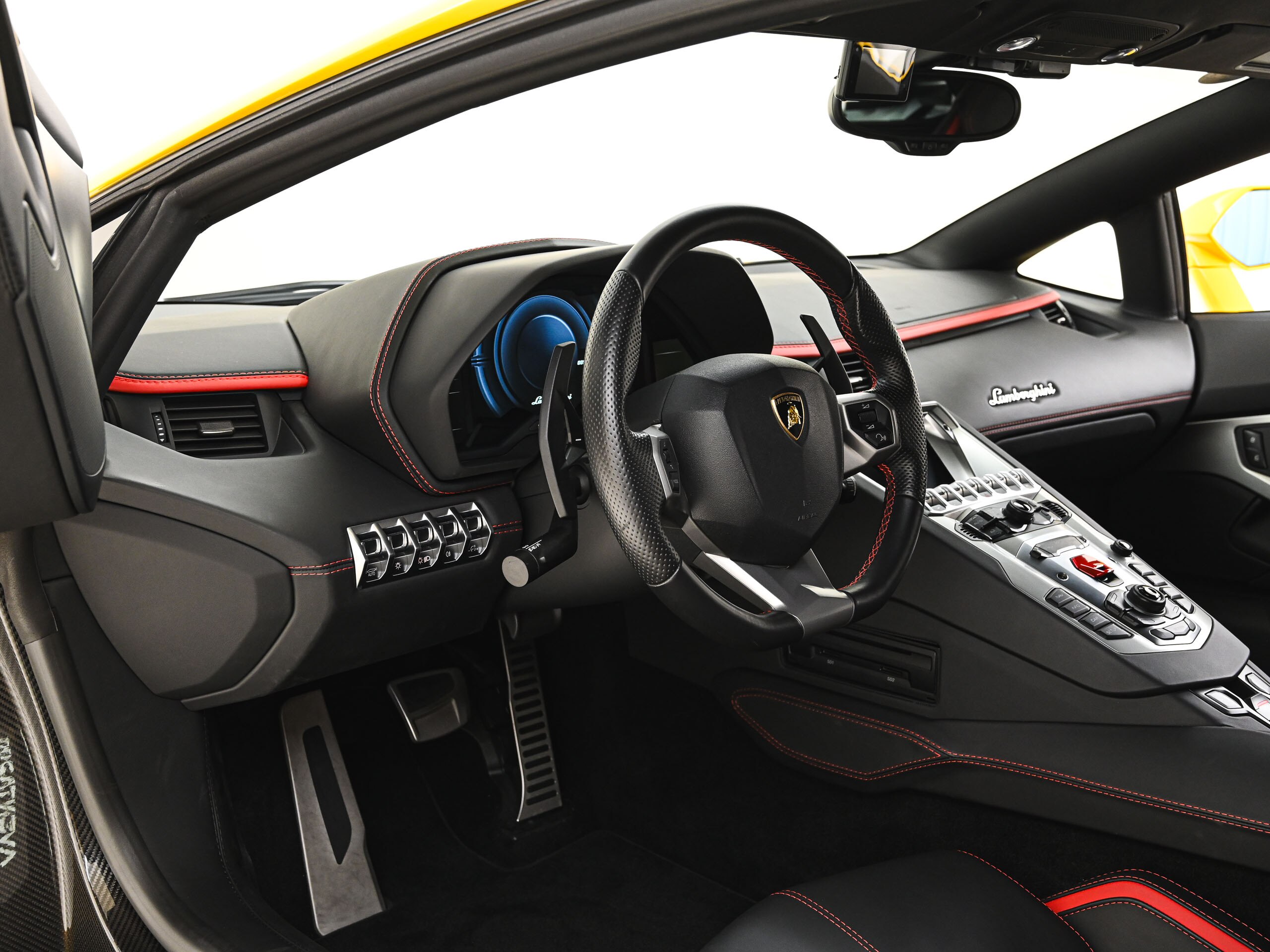 2017 Lamborghini Aventador S — Photo 8 / 19
