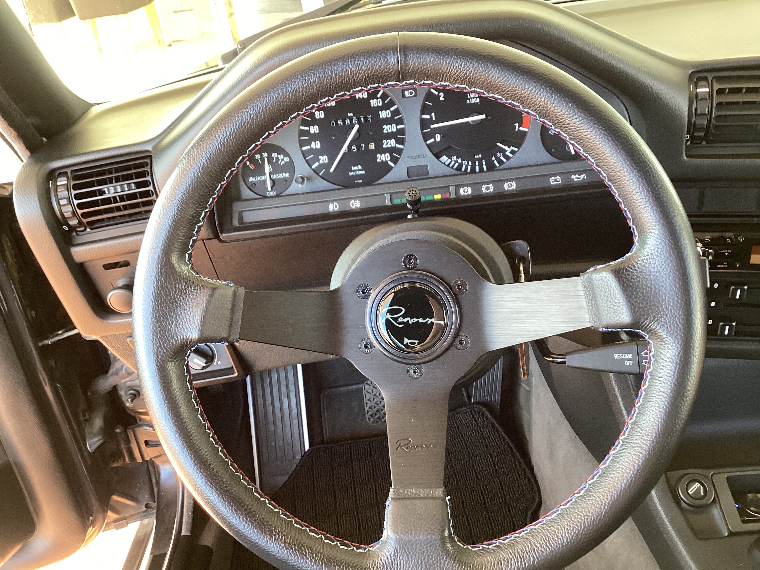 1990 BMW 325i Coupe — Photo 10 / 18