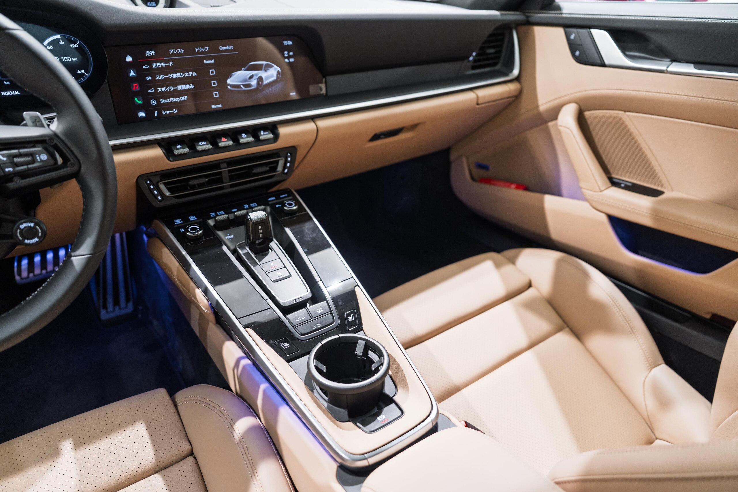 2024 Porsche 911 Carrera 4 GTS — Photo 13 / 23
